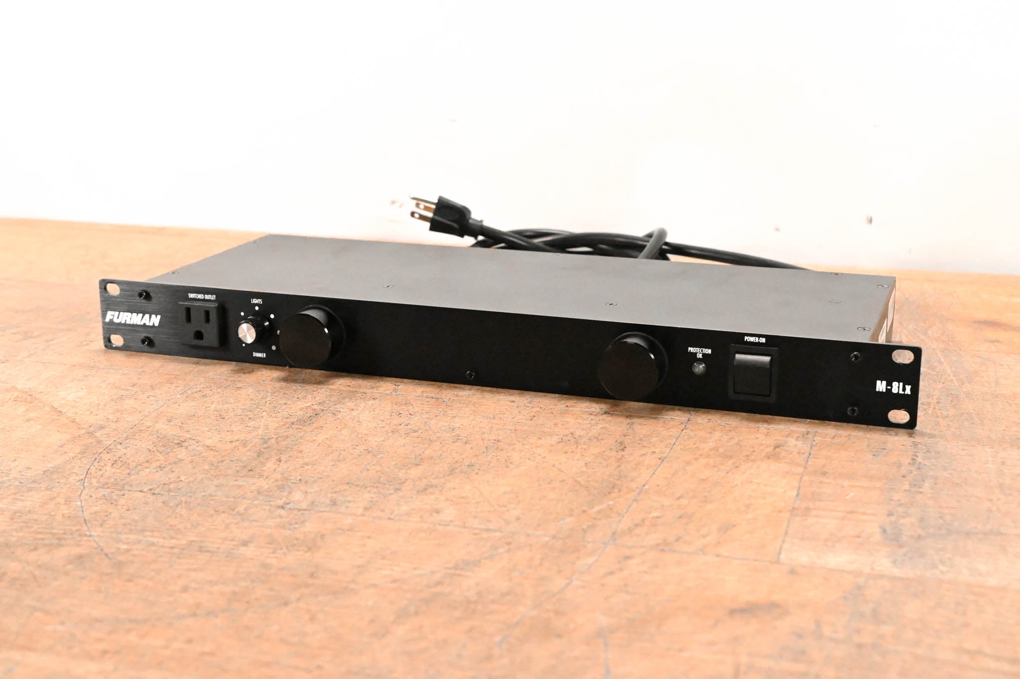 Furman M-8Lx 15A Merit Series Power Conditioner with Lights