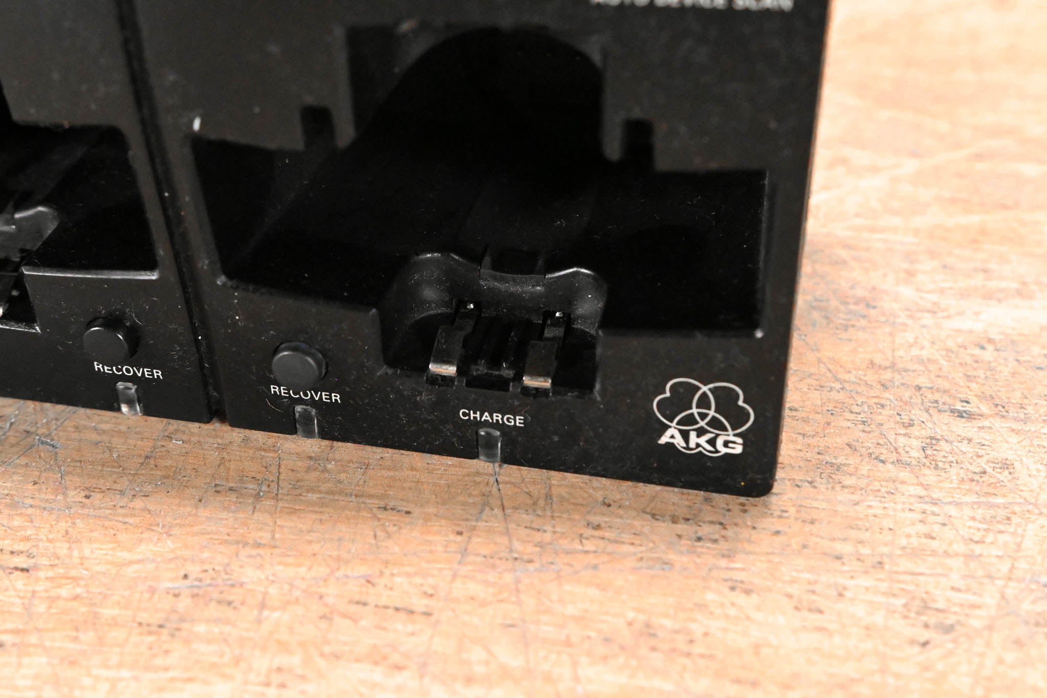 AKG CU4000 Charging Unit for HT4500 and PT4500 (NO POWER SUPPLY)
