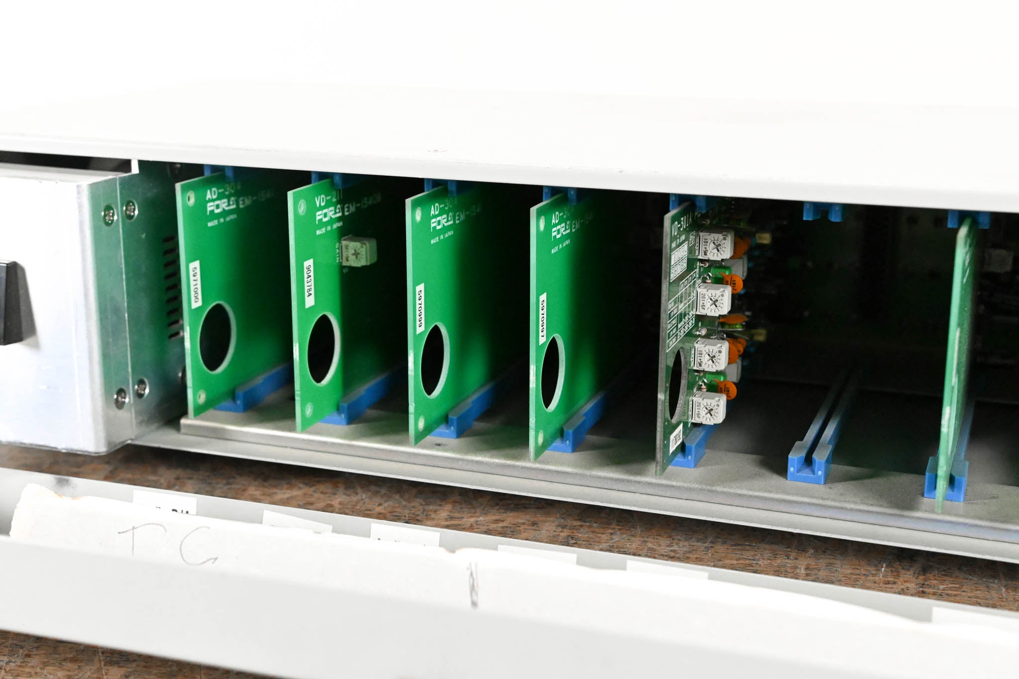 For.A DF-300 Distribution Amplifier with Cards