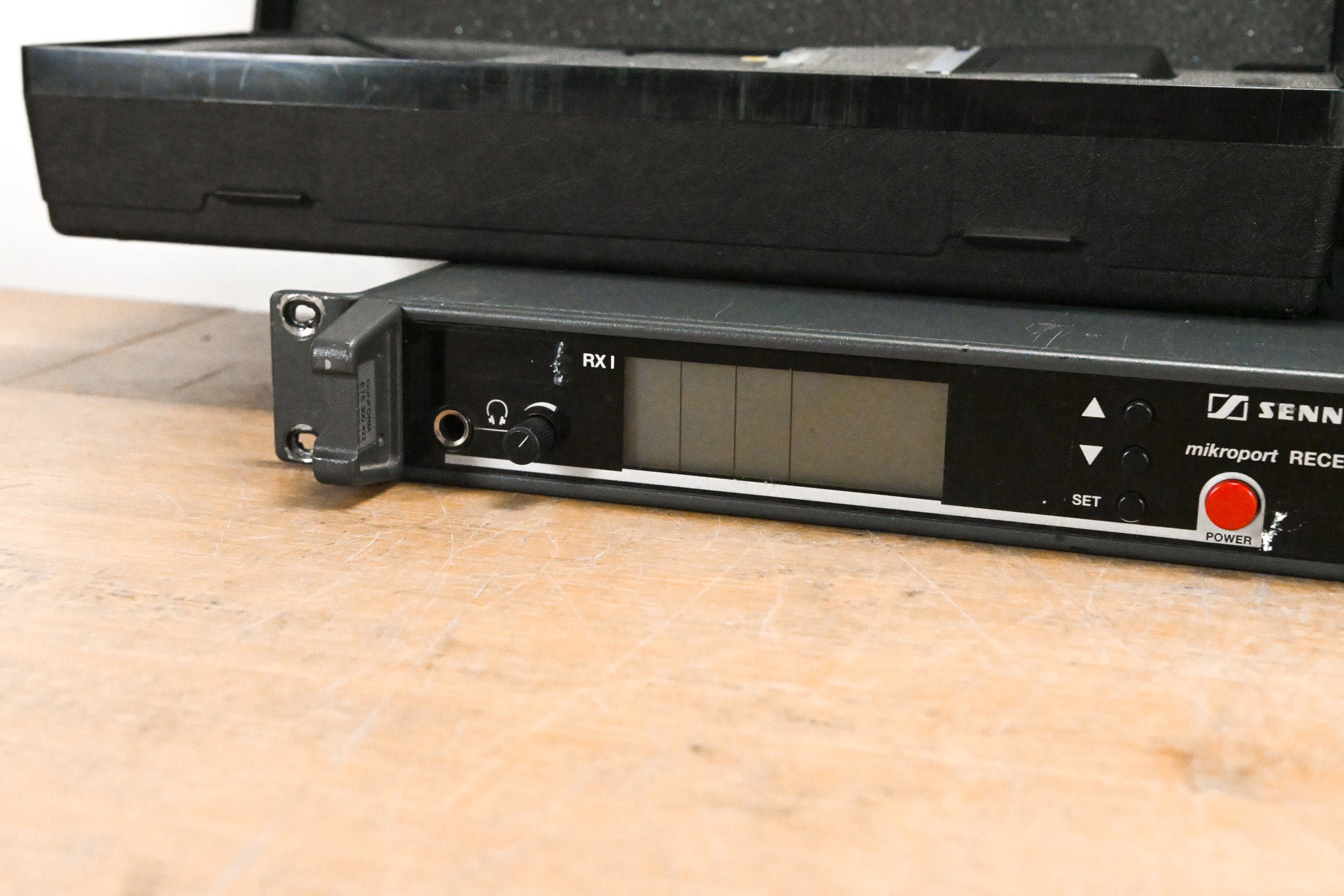 Sennheiser EM 3032-U Mikroport Receiver w/ SK250 Bodypacks 584-608 MHz