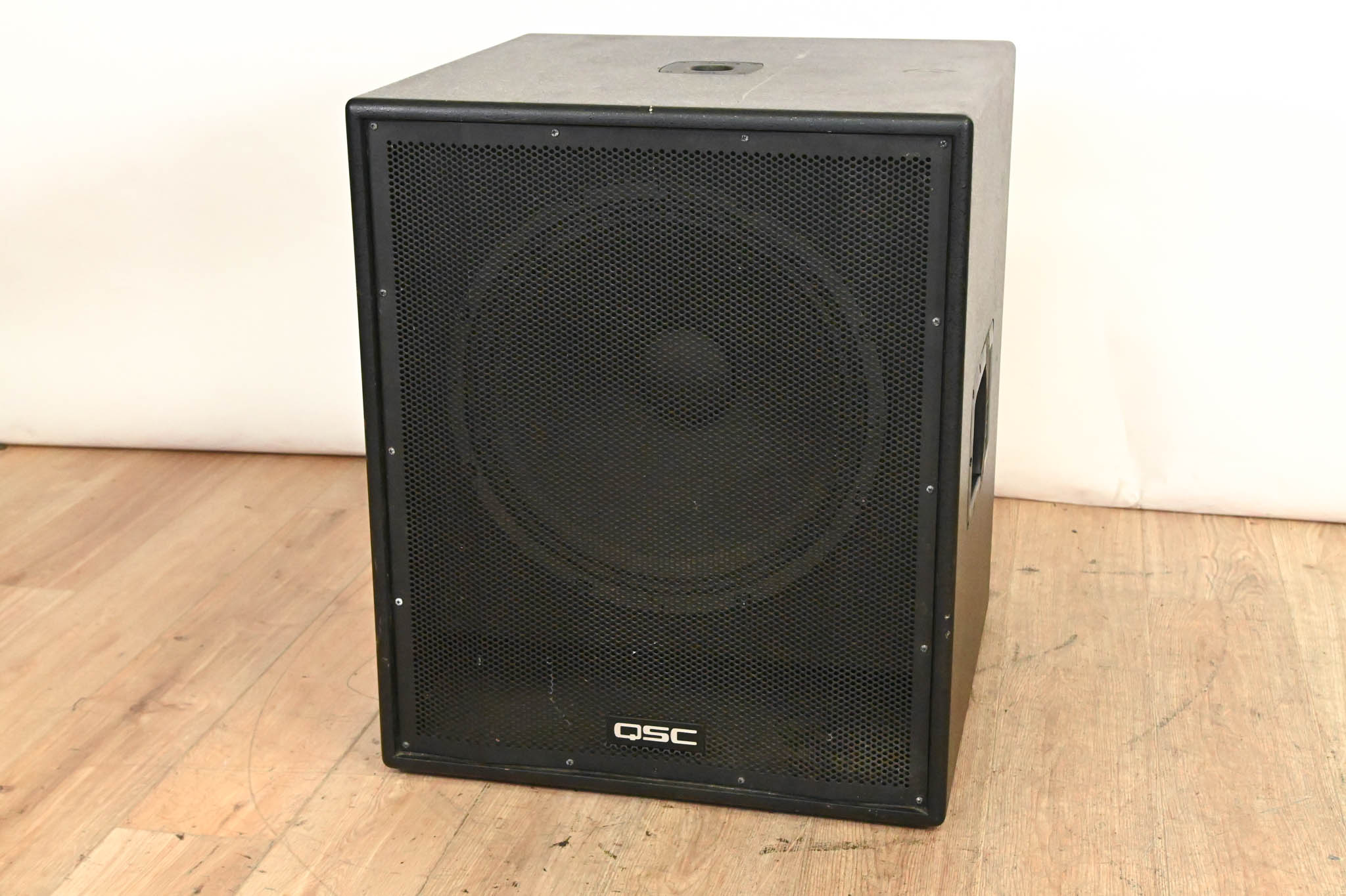QSC HPR181W 18" Powered Subwoofer