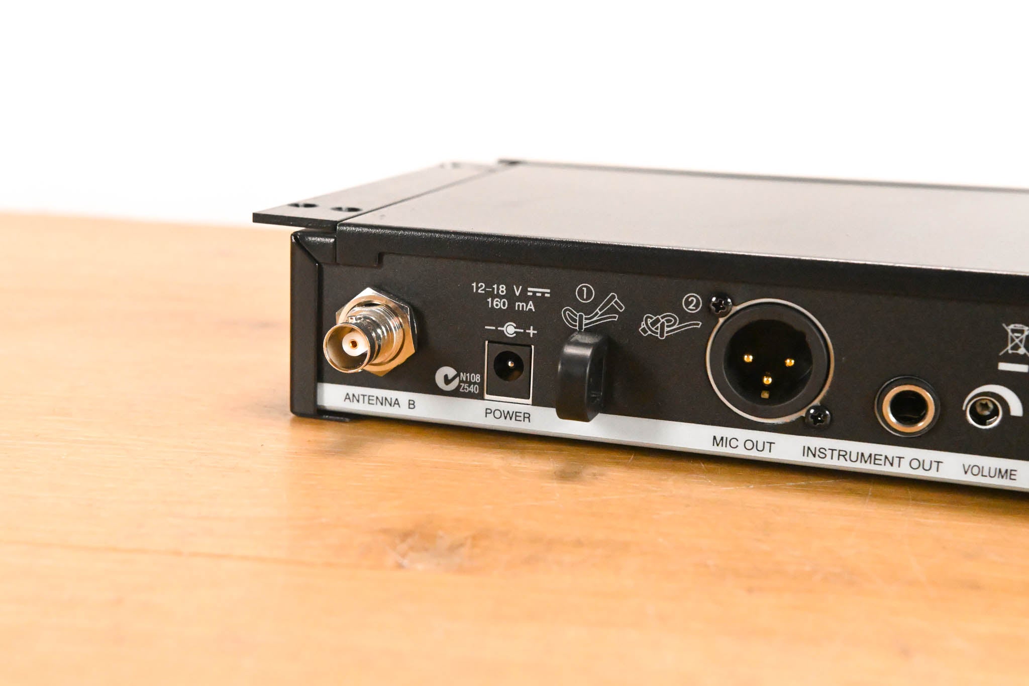 Shure SLX4 Wireless Receiver - H5 Band: 518-542 MHz (NO POWER SUPPLY)