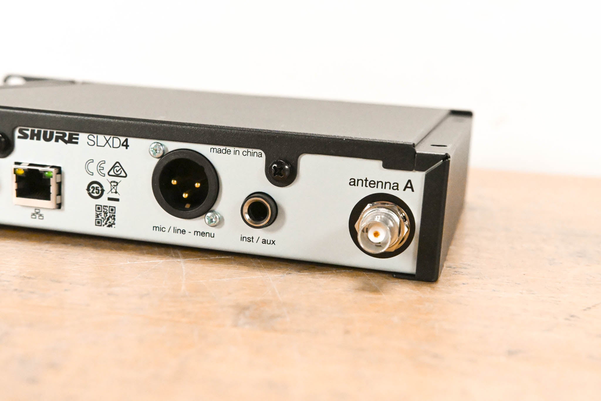 Shure SLXD4 Wireless Receiver - J52 Band: 558-602 / 614-616 MHz (NO PSU)