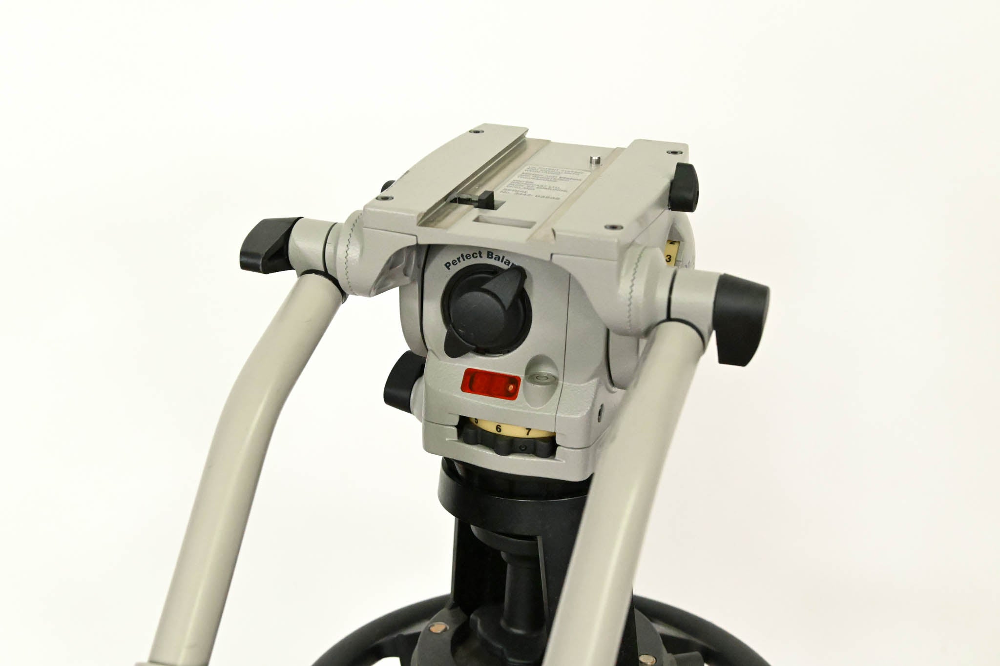Vinten Vision 11 Fluid Head with 3320 Vision Pedestal