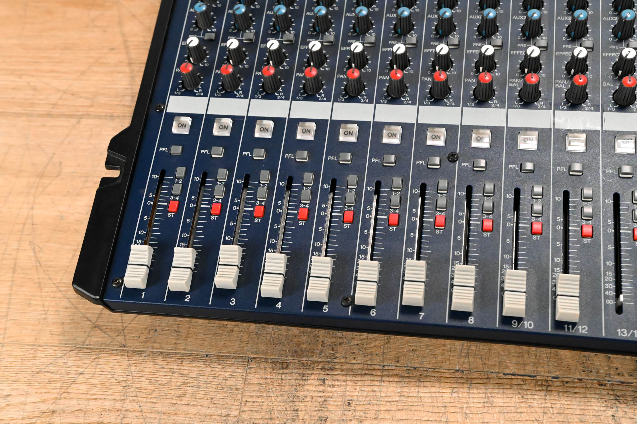 Yamaha MG166CX 16-Channel, 6-Bus Analog Mixer