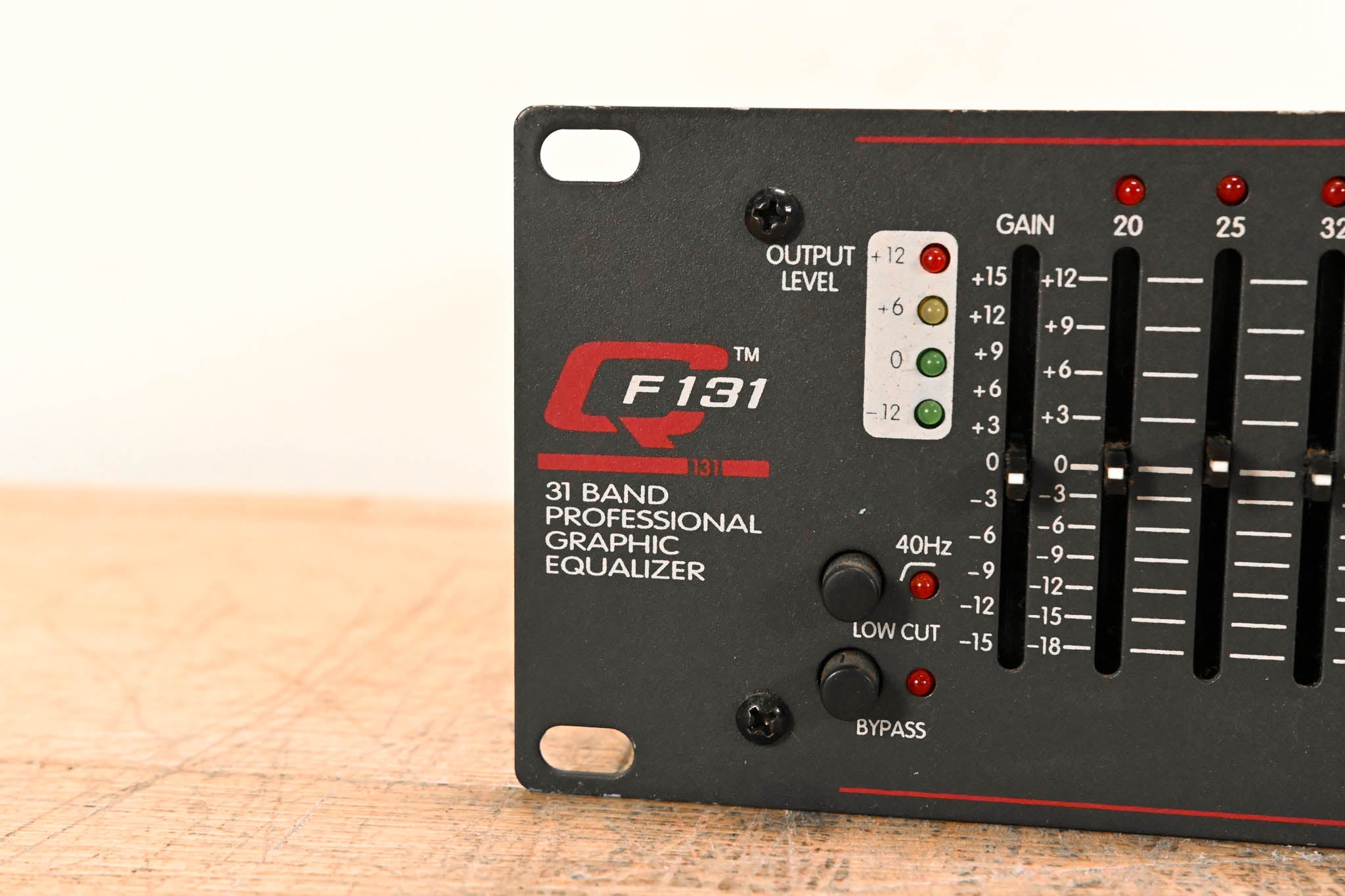 Peavey QF 131 31-Band Graphic Equalizer