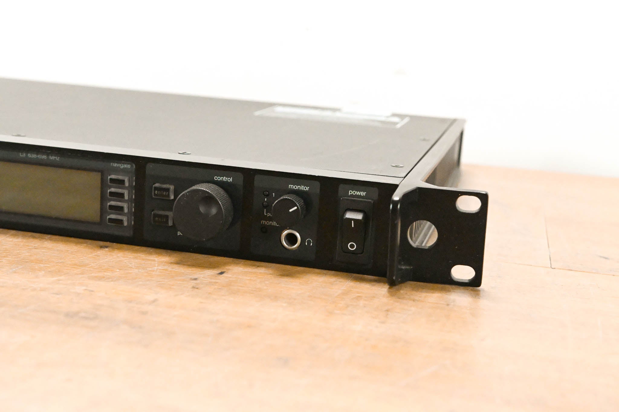 Shure UR4D Dual-Channel UHF Wireless Receiver - L3 Band: 638-698 MHz