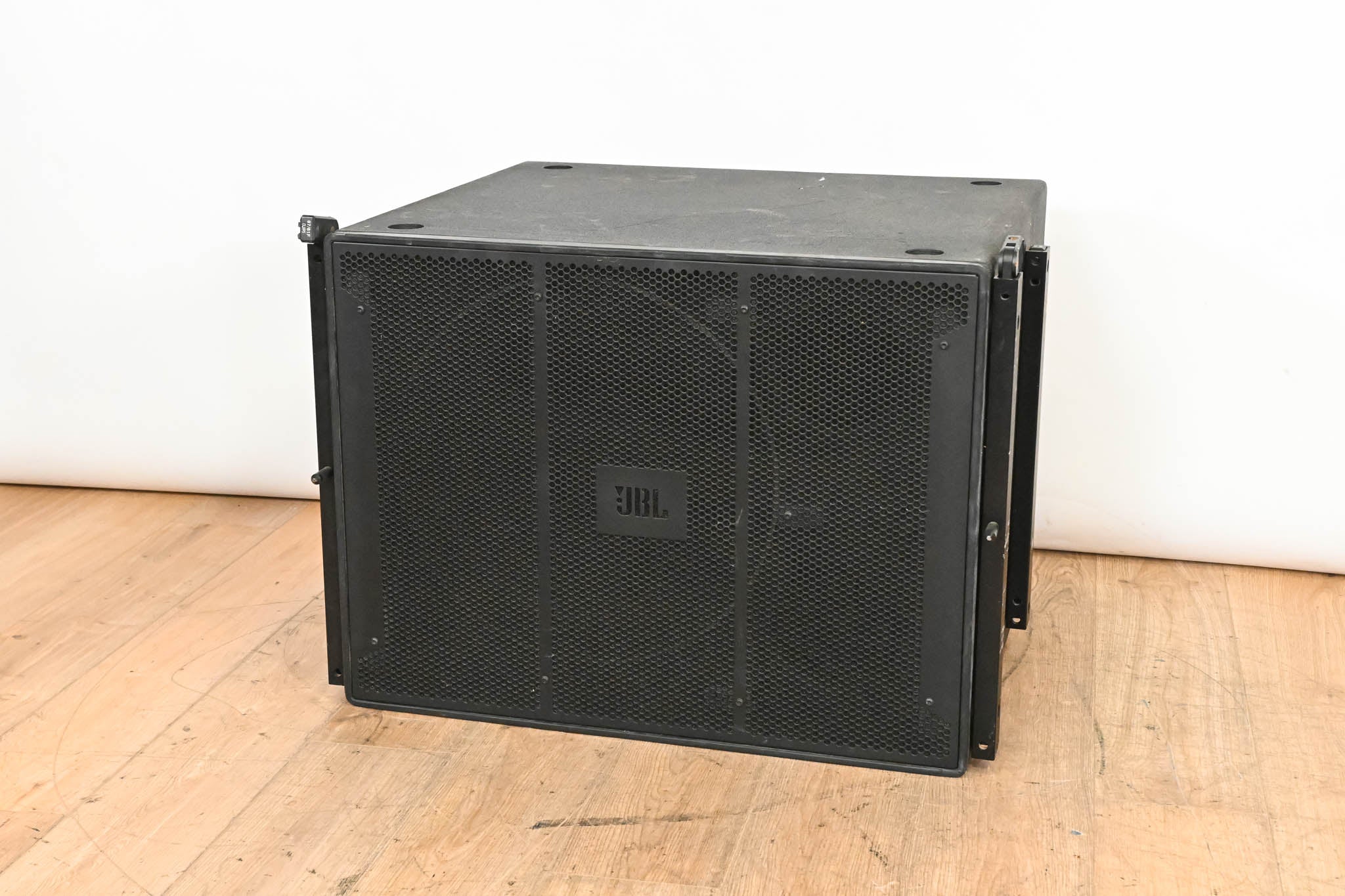 JBL VT4881A Compact Arrayable 18" Subwoofer