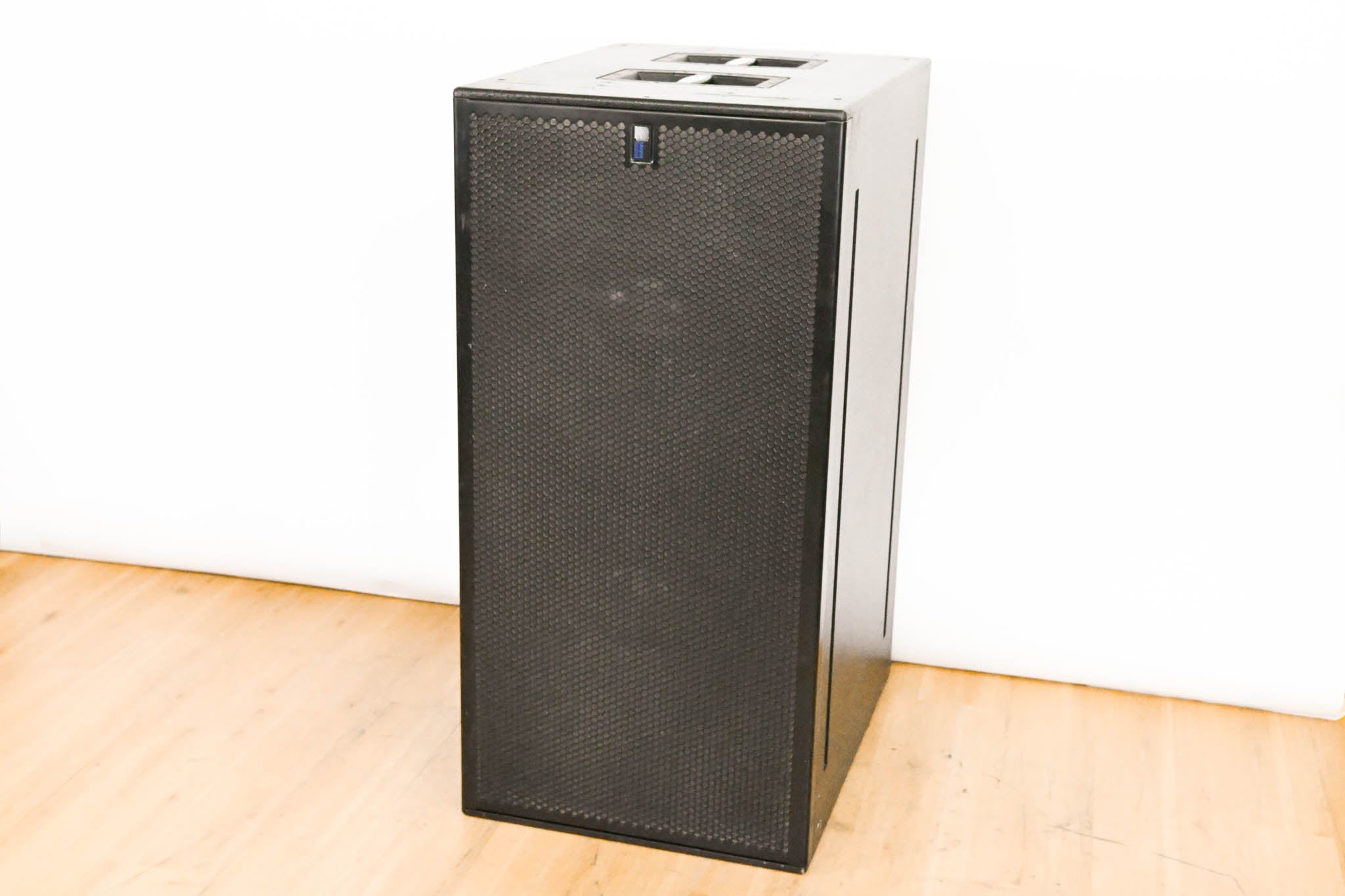 Meyer Sound 700-HP UltraHigh-Power Dual 18" Powered Subwoofer
