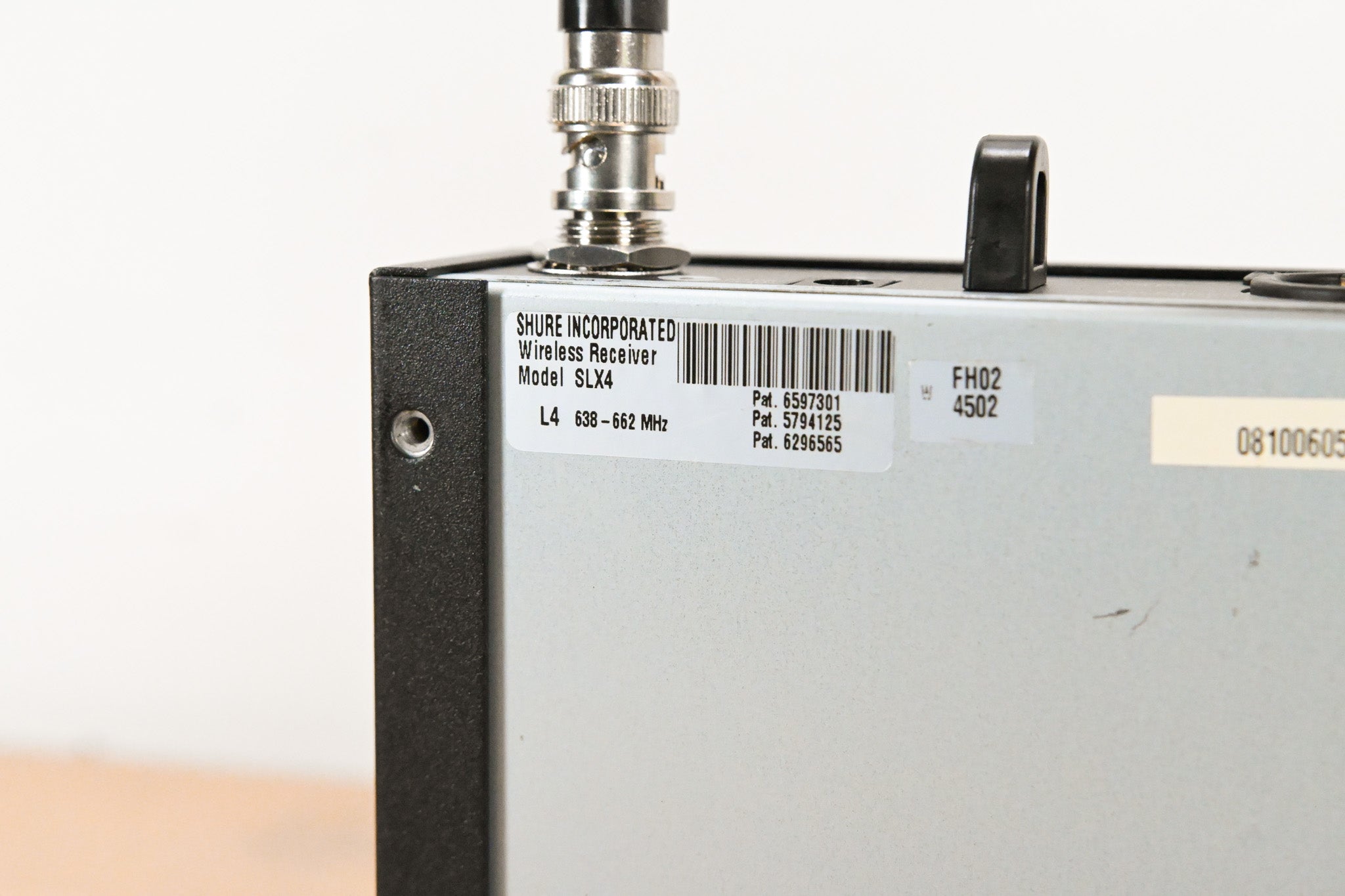 Shure SLX4 Wireless Receiver - L4 Band: 638-662 MHz (NO POWER SUPPLY)