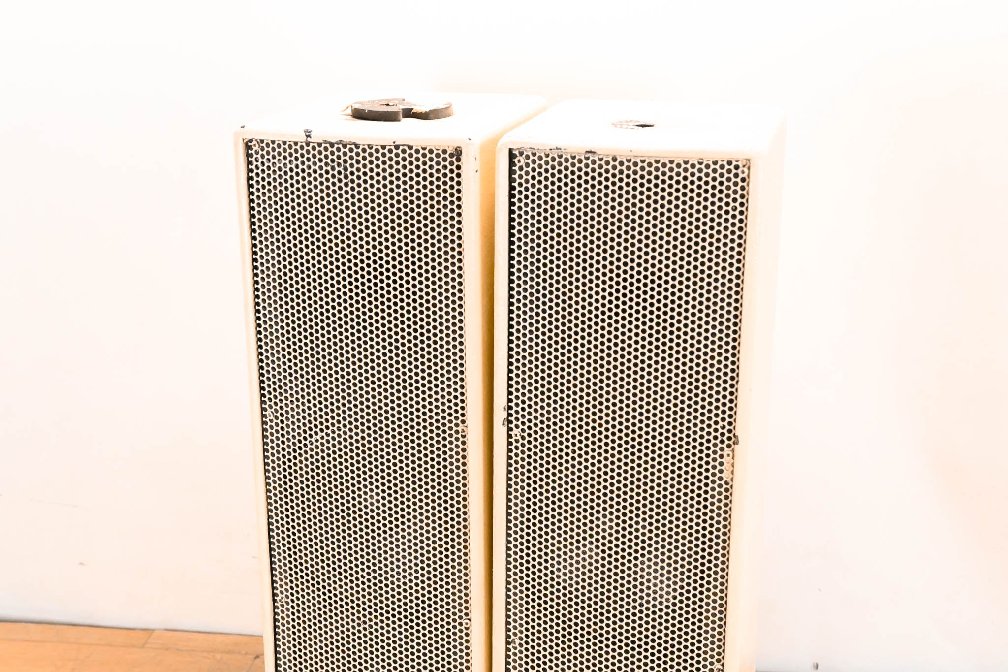 EAW UB52 Two-Way Full-Range Loudspeaker - White (PAIR)