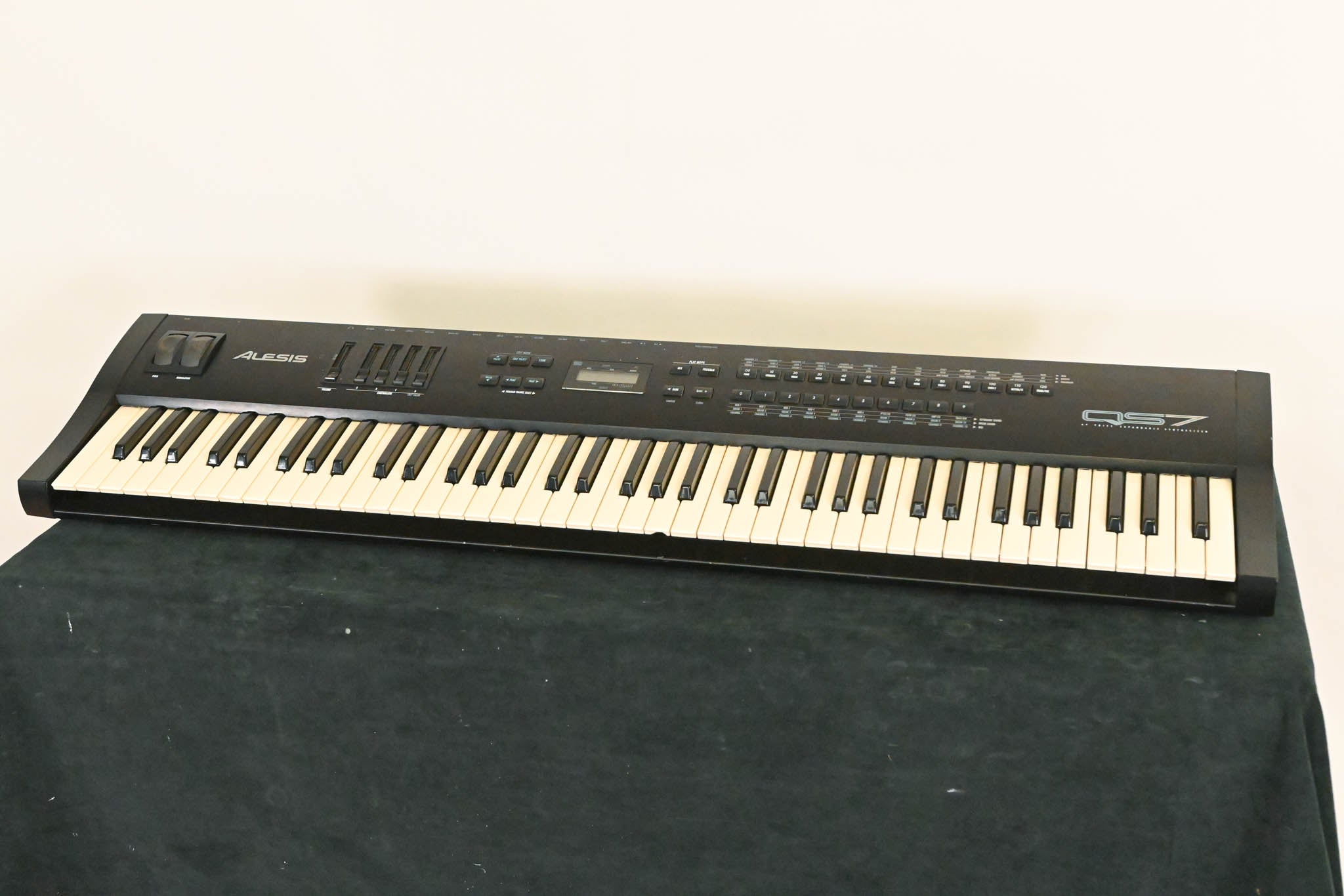 Alesis QS7 76-Key Synthesizer Keyboard