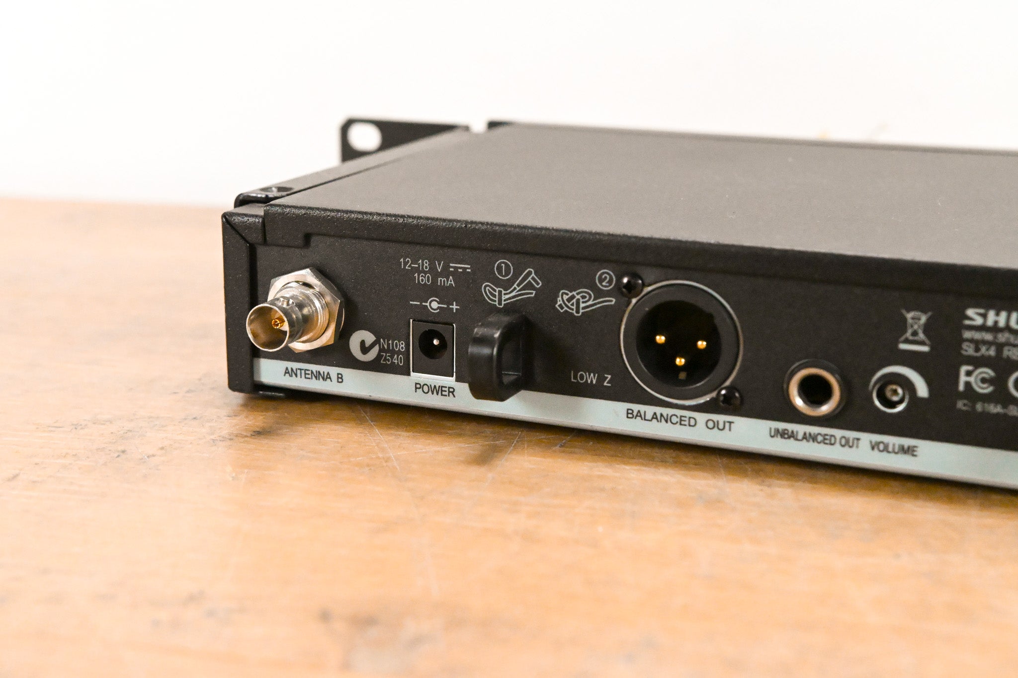 Shure SLX4 Wireless Receiver - L4 Band: 638-662 MHz (NO POWER SUPPLY)