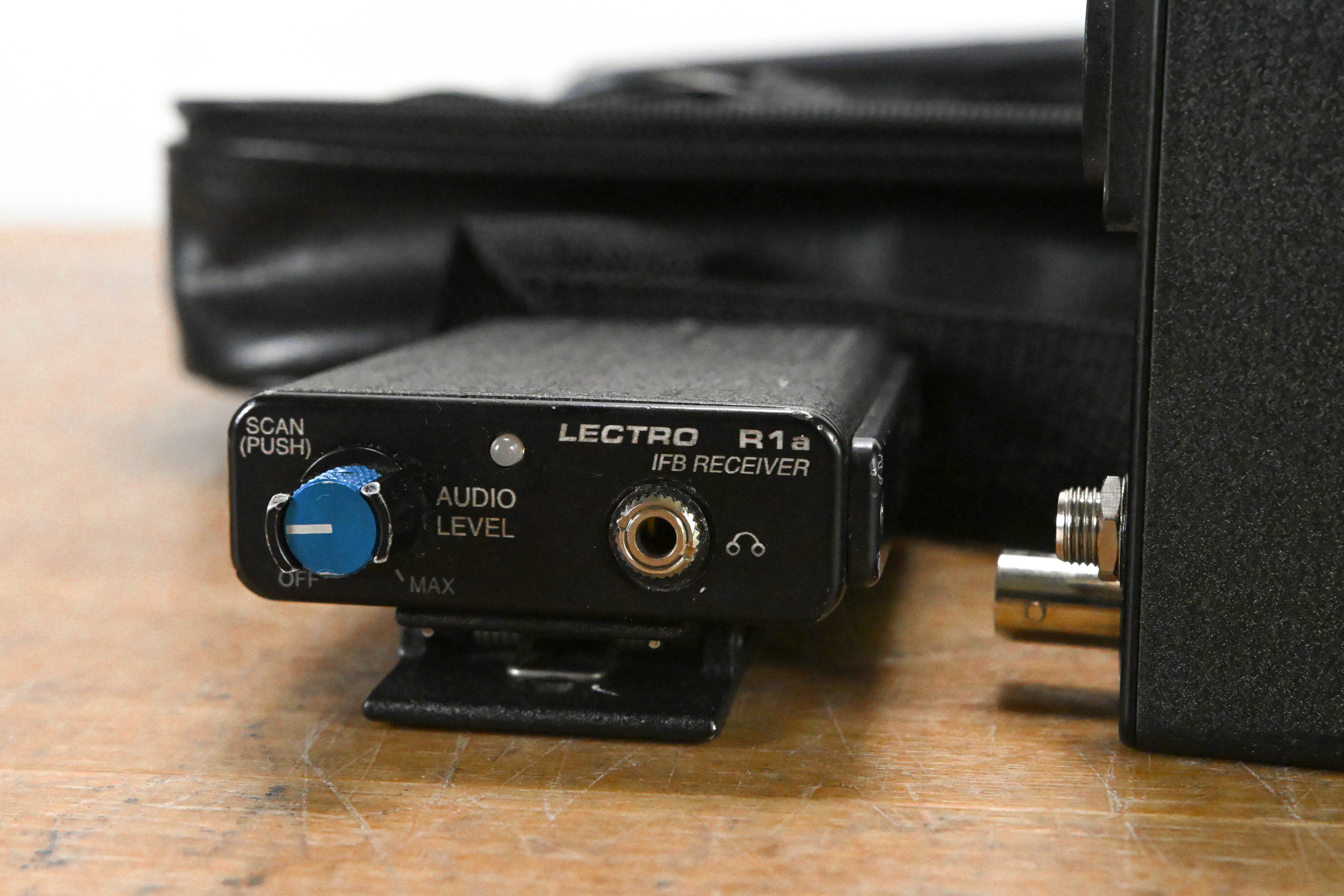 Lectrosonics T1 IFB Transmitter & R1a Receiver Block 21 w/ Case
