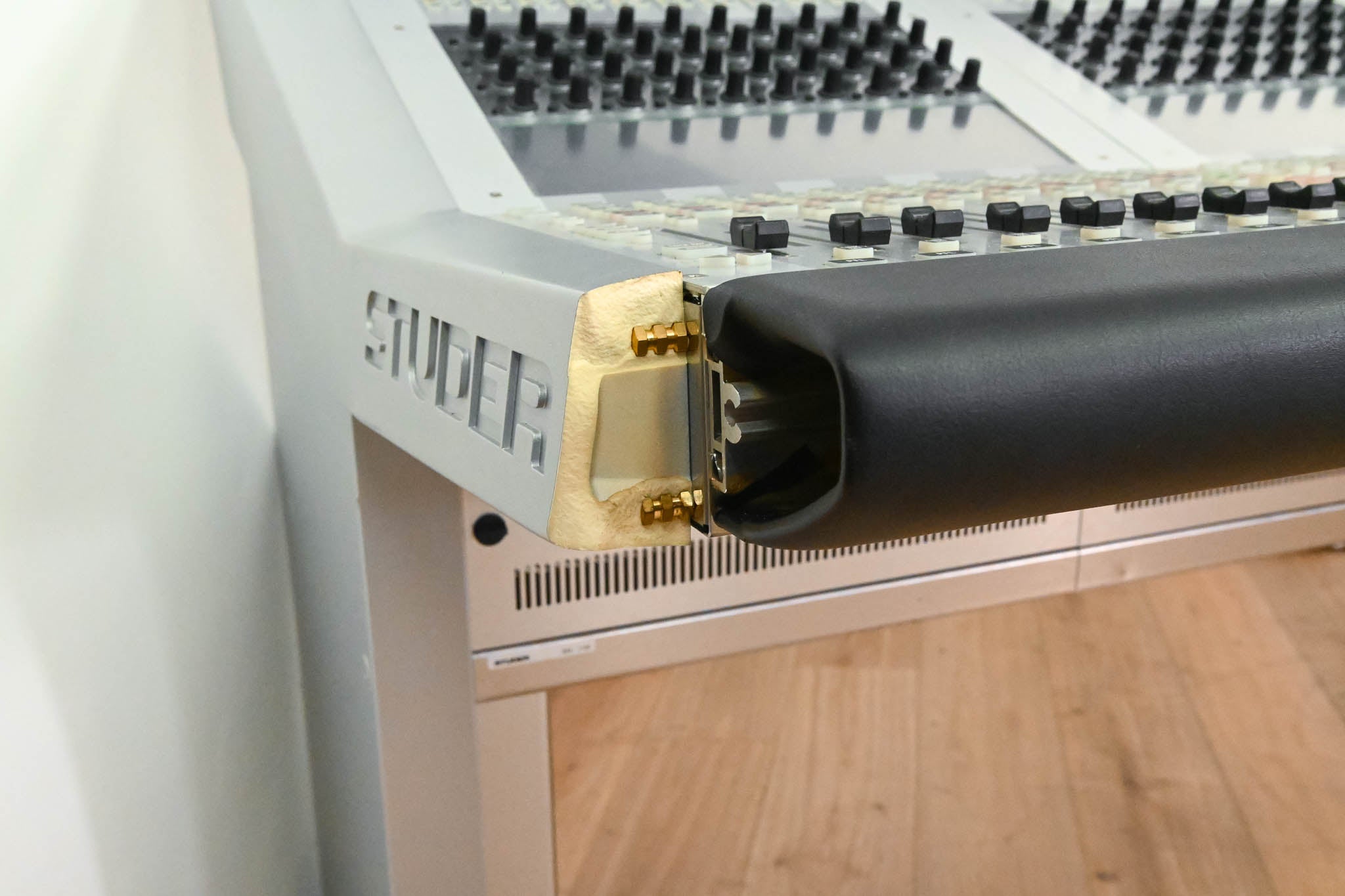 Studer Vista 9 M2 QS Digital Audio Mixing Console