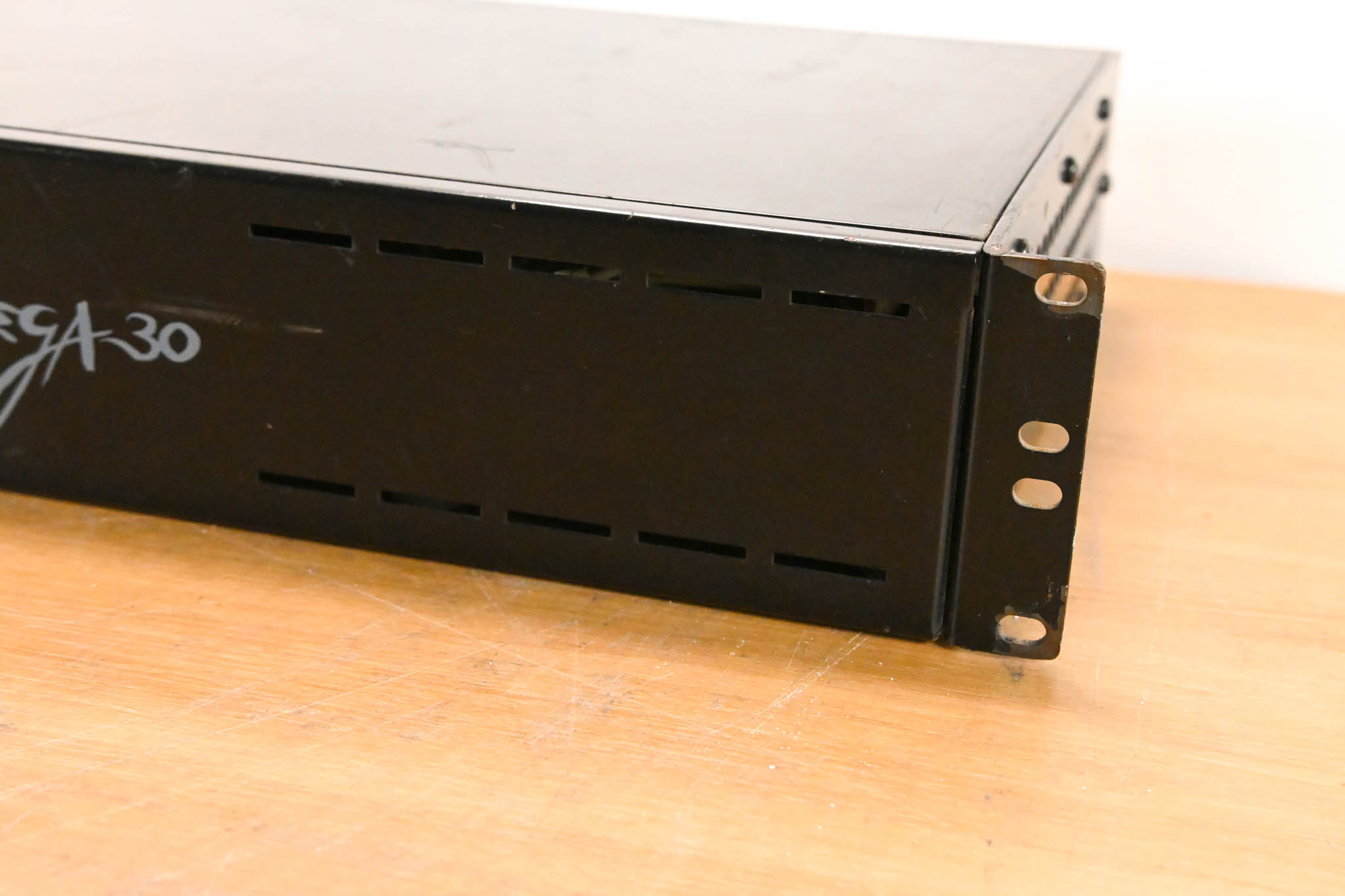 Juice Goose Omega 30 2U 30-Amp Rackmount Power Distribution Unit