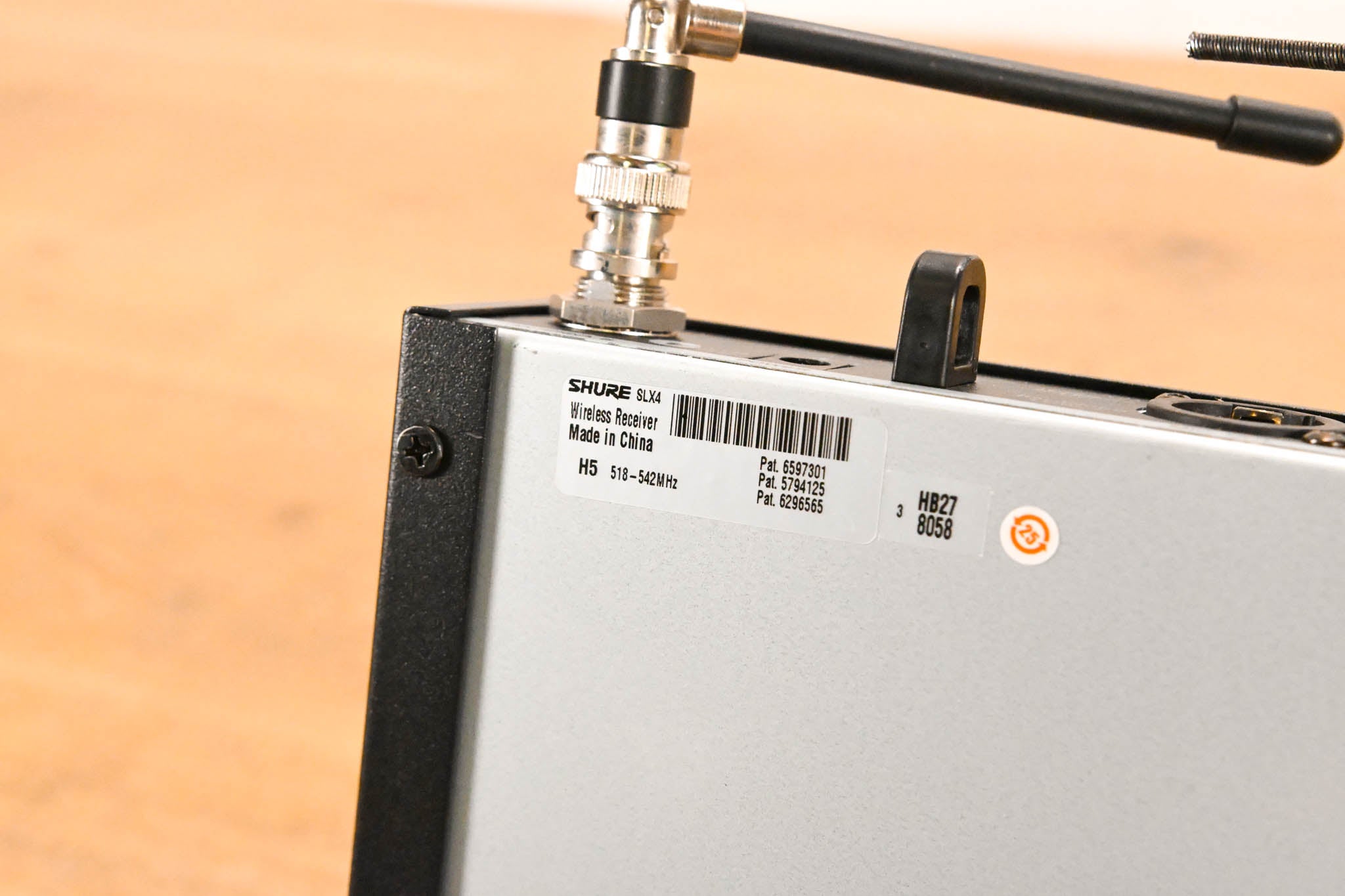 Shure SLX4 Wireless Receiver - H5 Band: 518-542 MHz (NO POWER SUPPLY)