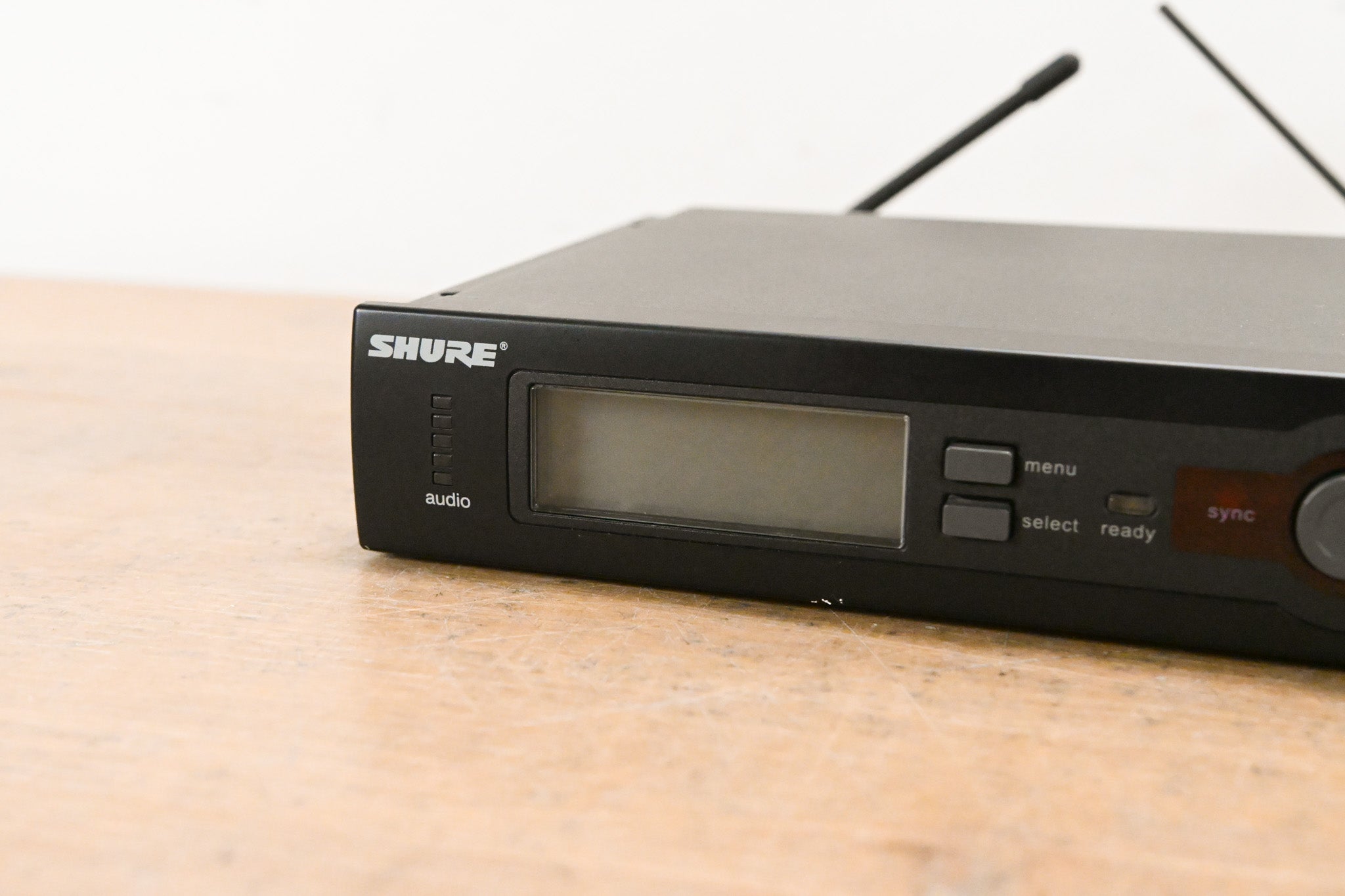 Shure SLX4 Wireless Receiver - L4 Band: 638-662 MHz (NO POWER SUPPLY)