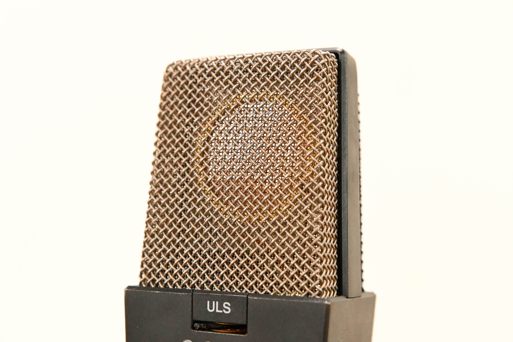AKG C414 B ULS Large Diaphragm Multipattern Condenser Microphone