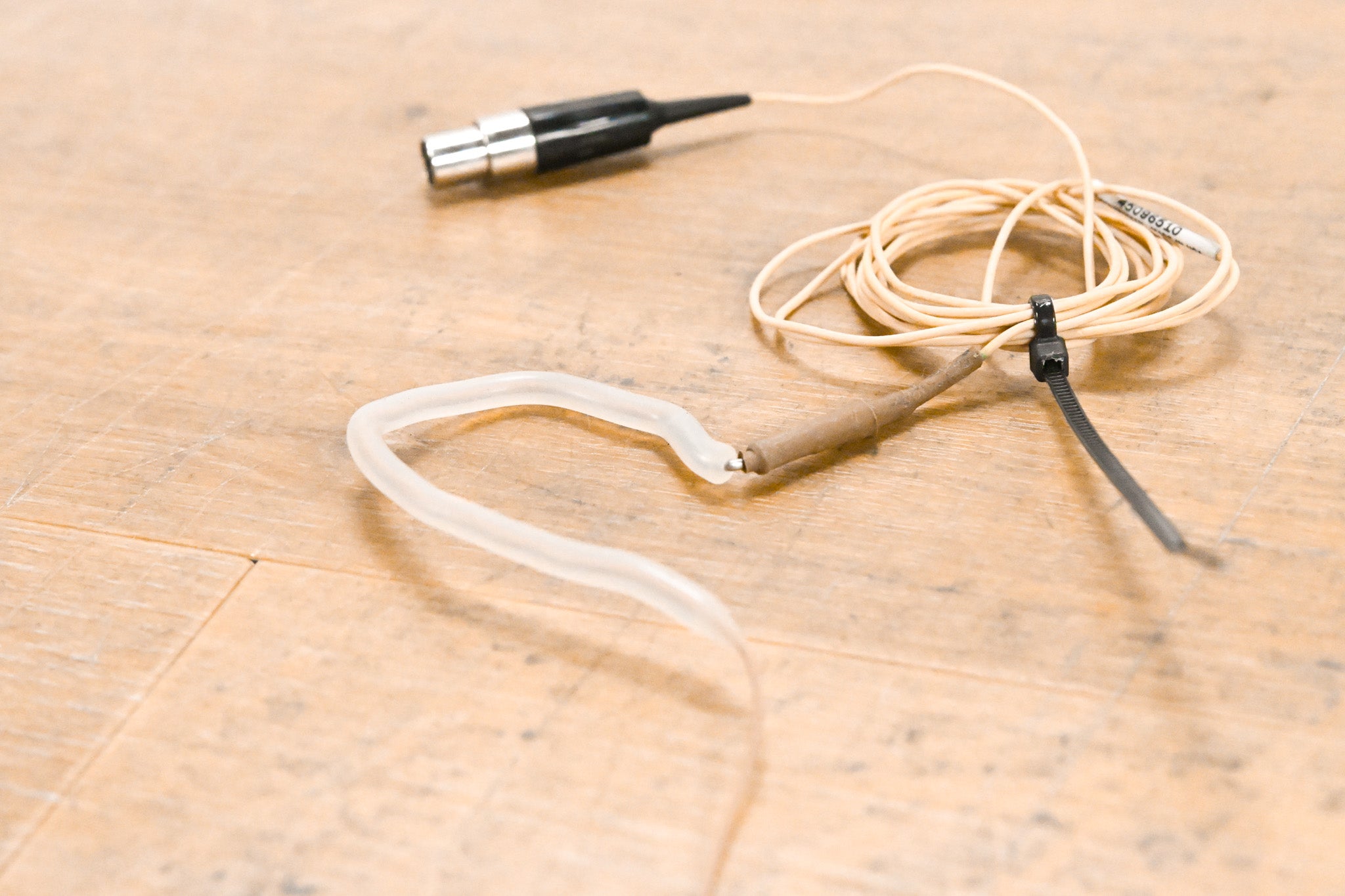 Countryman E6 Omnidirectional Earset Microphone w/ E6CABLEL1SL Cable