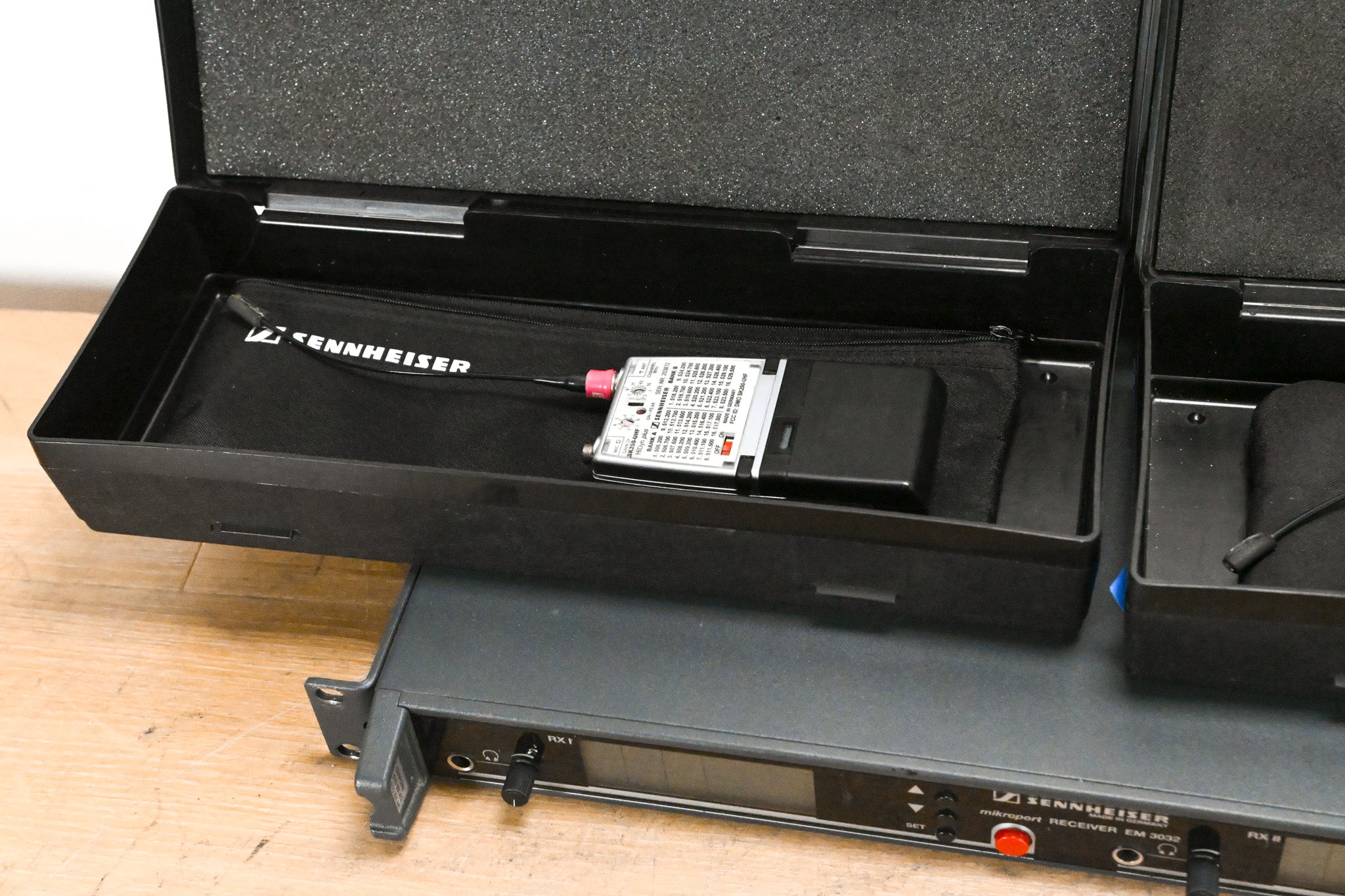 Sennheiser EM 3032-U Mikroport Receiver w/ SK250 Bodypacks 506-530 MHz