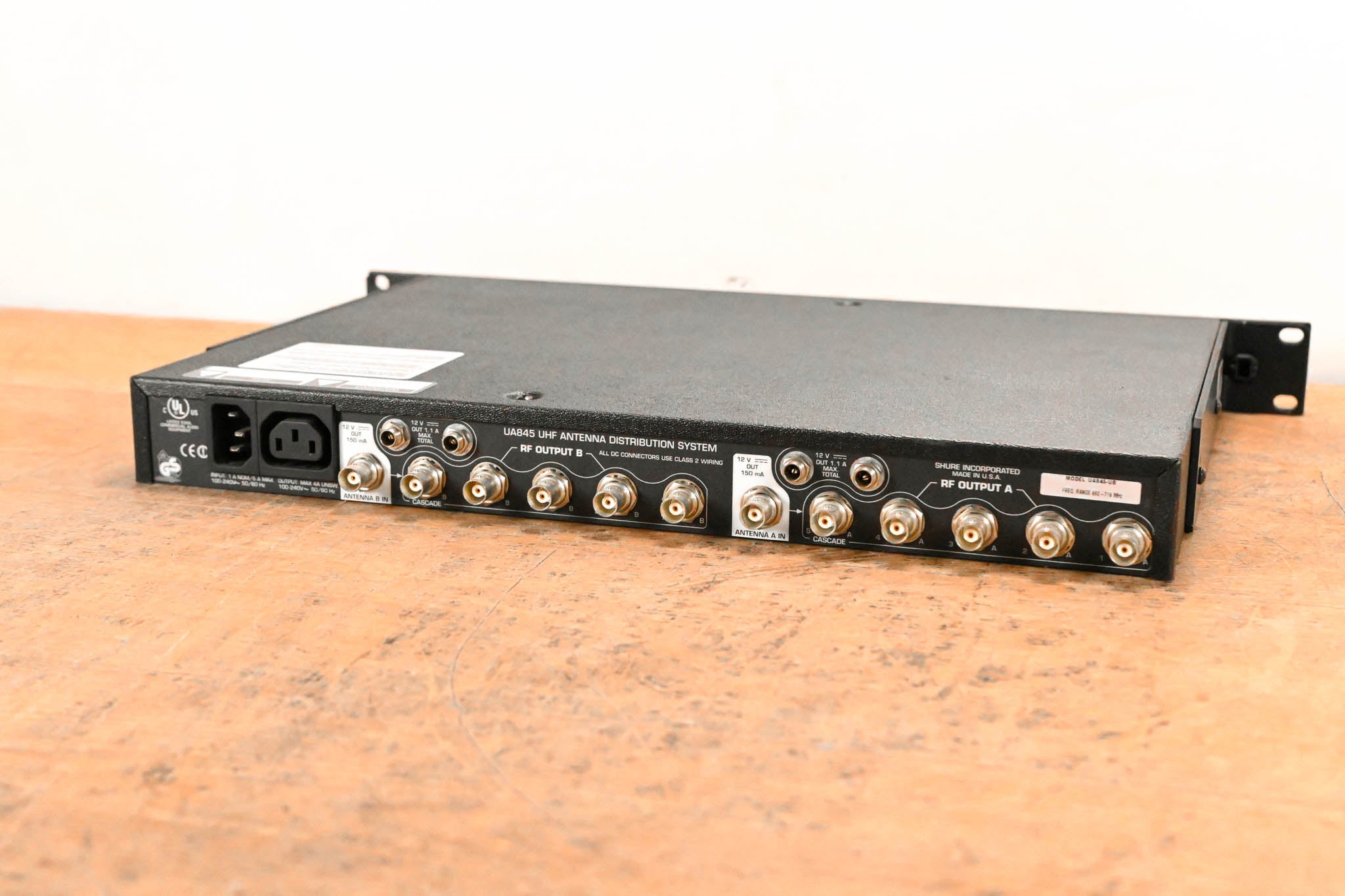 Shure UA845-UB UHF Antenna Distribution System - 692-716 MHz