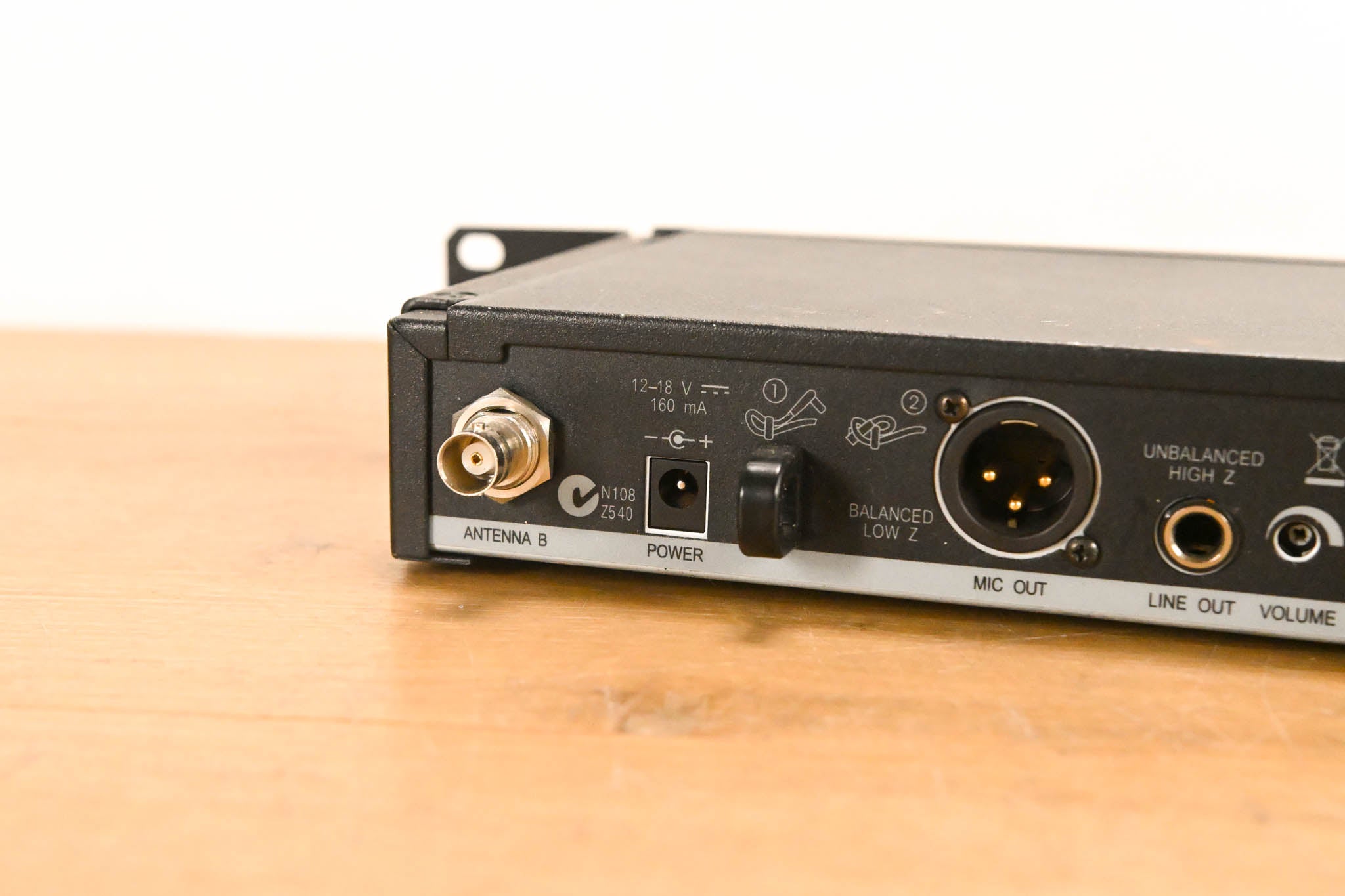 Shure SLX14 Bodypack Wireless System - J3 Band (NO POWER SUPPLY)