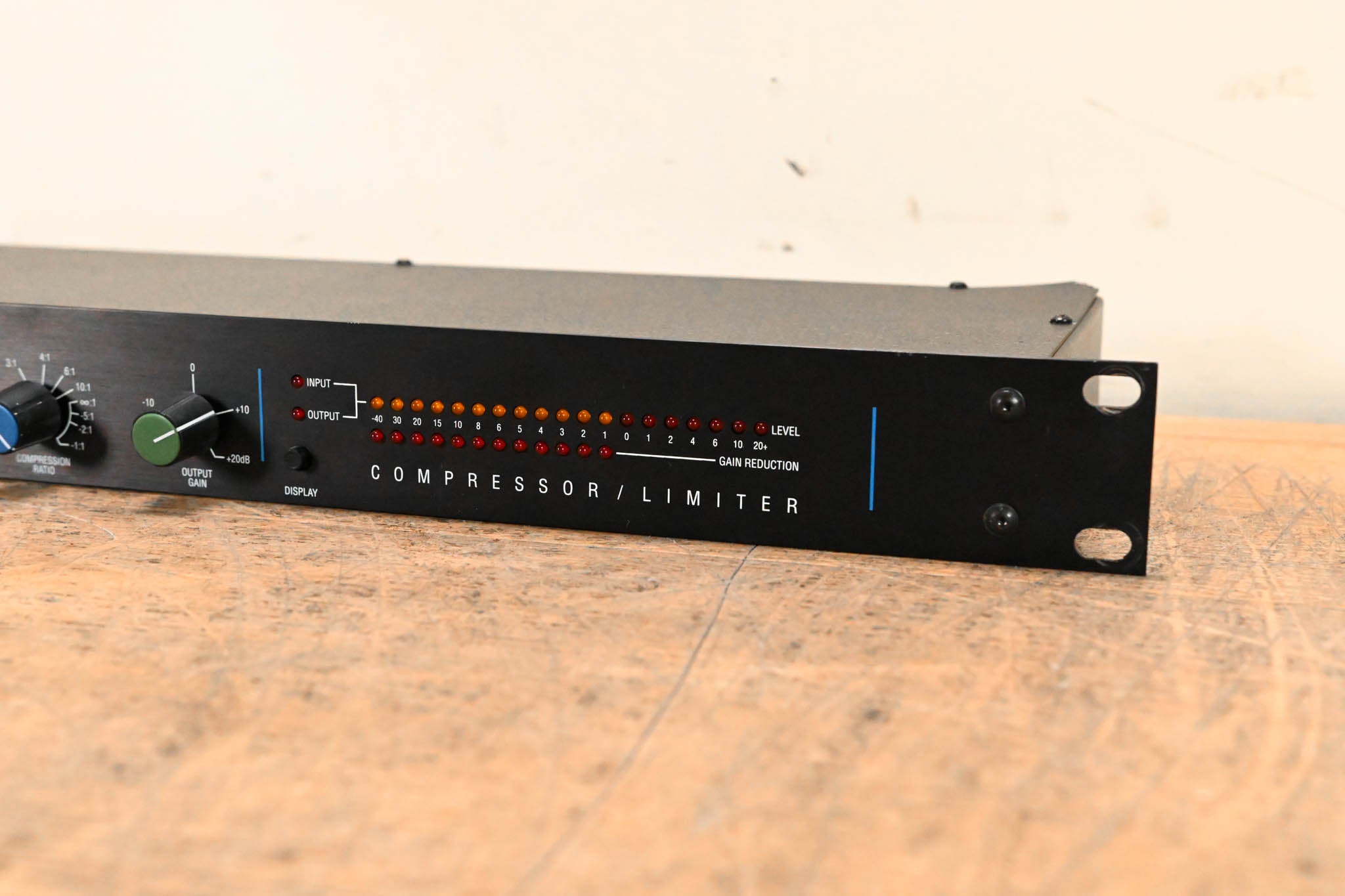 dbx 160A Single-Channel Compressor/Limiter