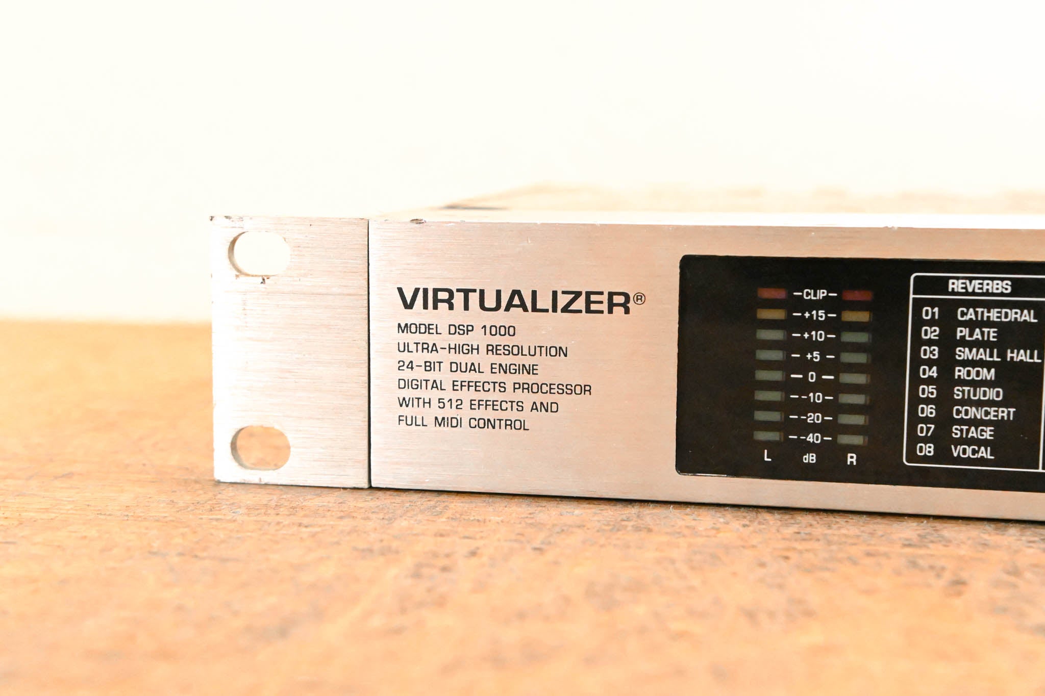 Behringer DSP 1000 Virtualizer 24-Bit Digital Effects Processor