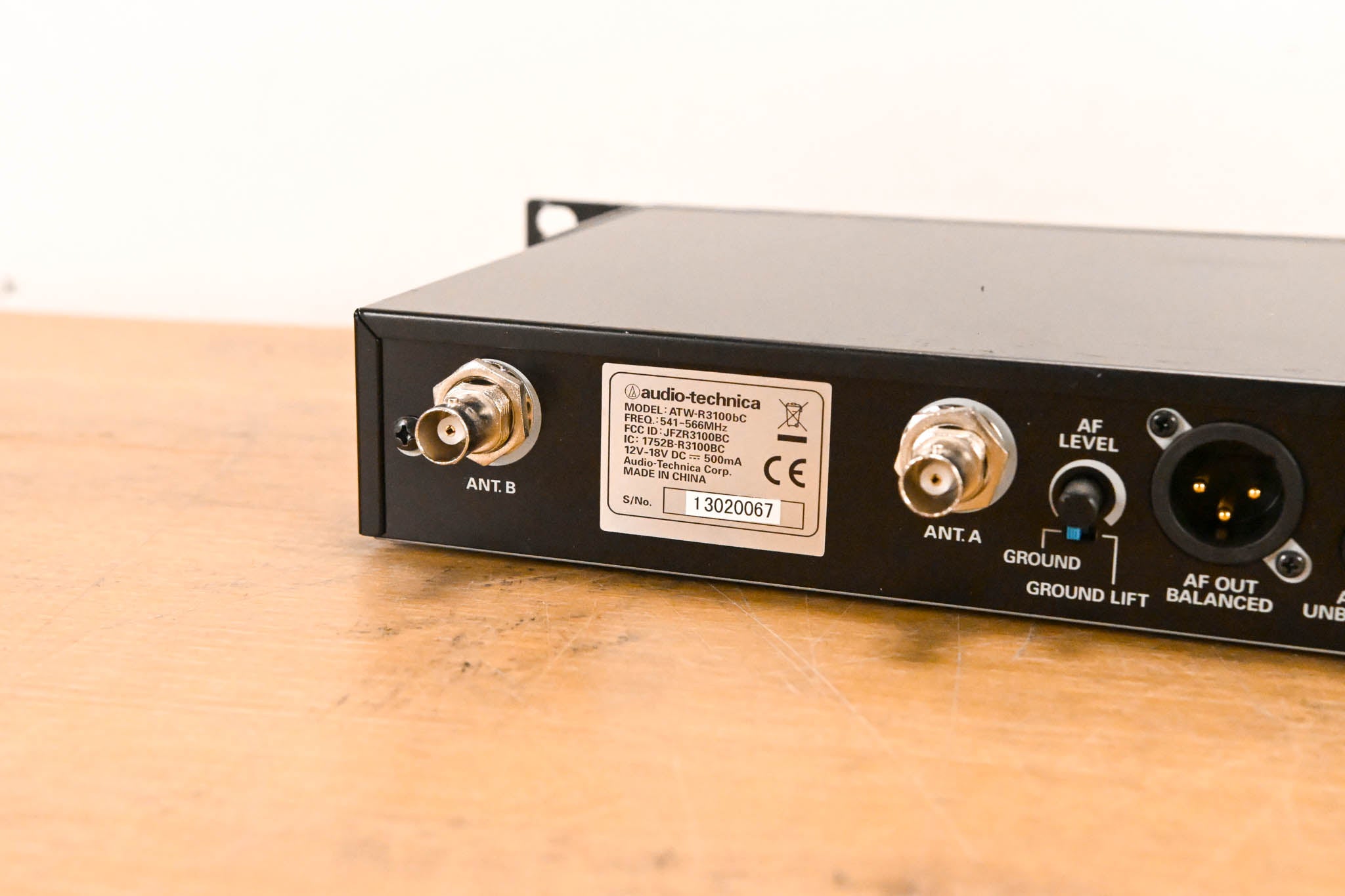 Audio-Technica ATW-R3100bC Receiver w/AEW-T4100 Mic: 541-566MHz (NO PSU)