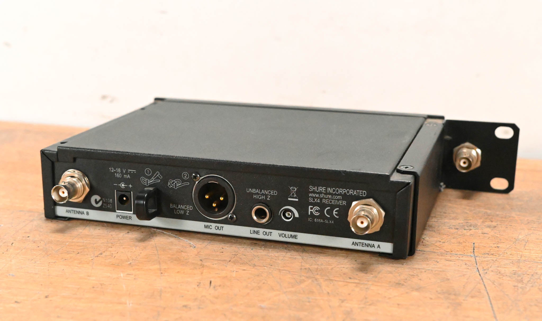 Shure SLX4 Wireless Receiver - H5 Band: 518-542 MHz (NO POWER SUPPLY)