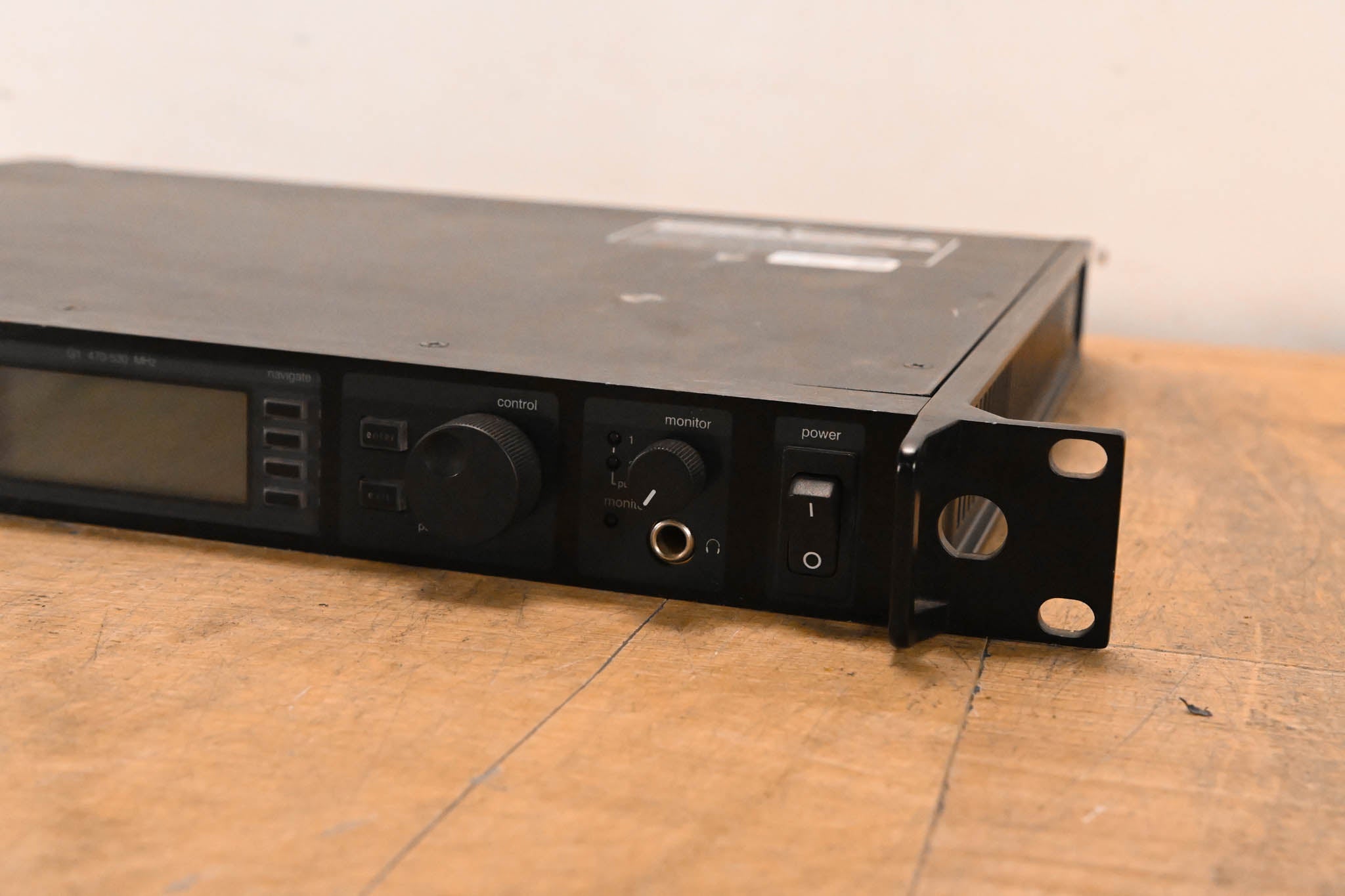 Shure UR4D Dual Wireless Receiver - G1 Band - 470-530 MHz