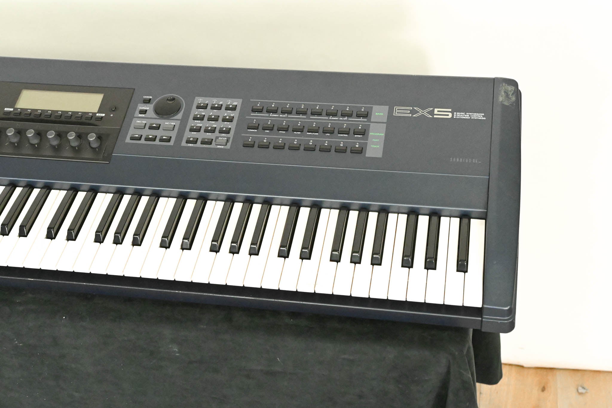 Yamaha EX5 76-key Synthesizer Workstation