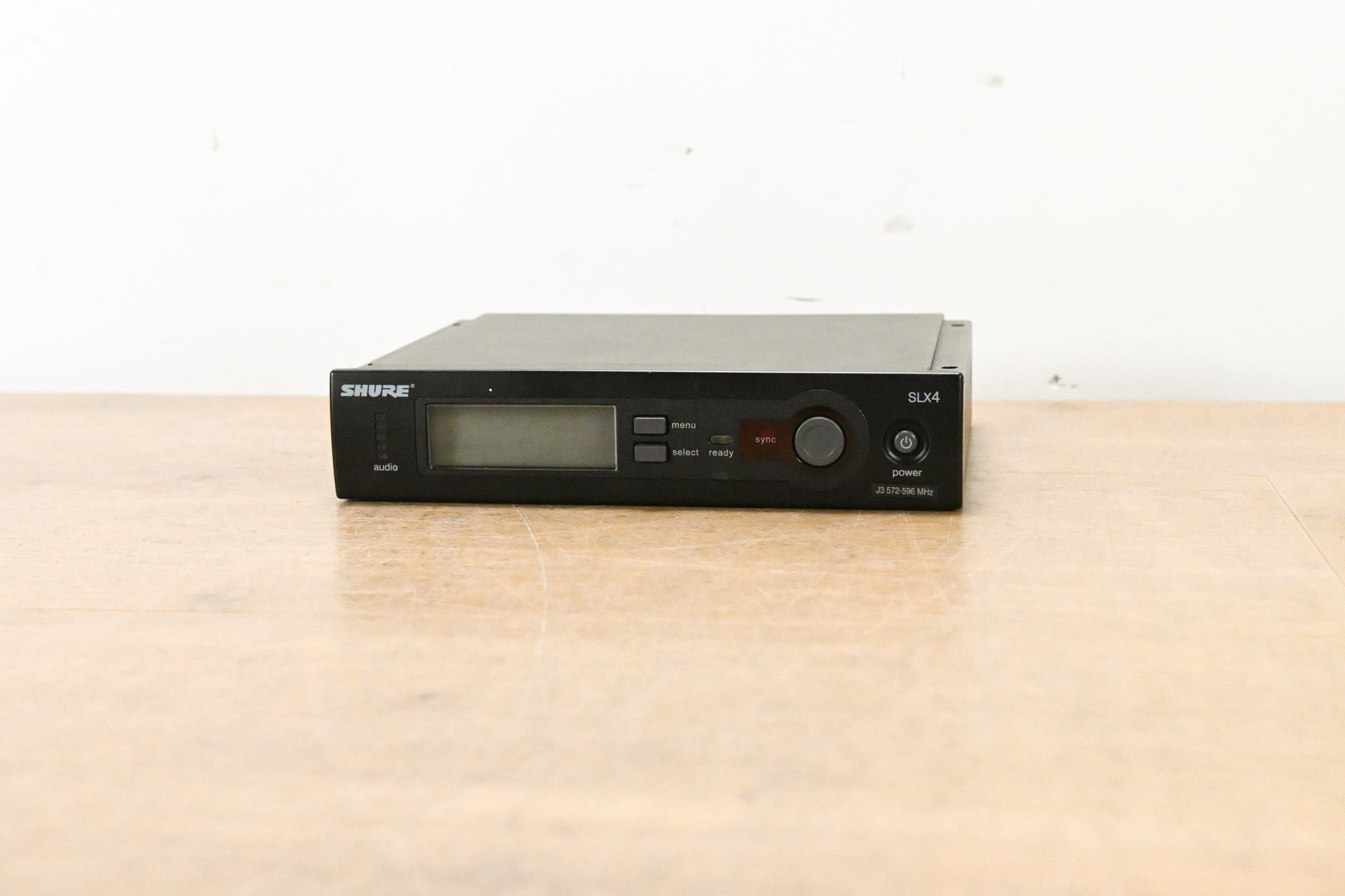 Shure SLX4 Wireless Receiver - J3 Band: 572-596 MHz (NO POWER SUPPLY)