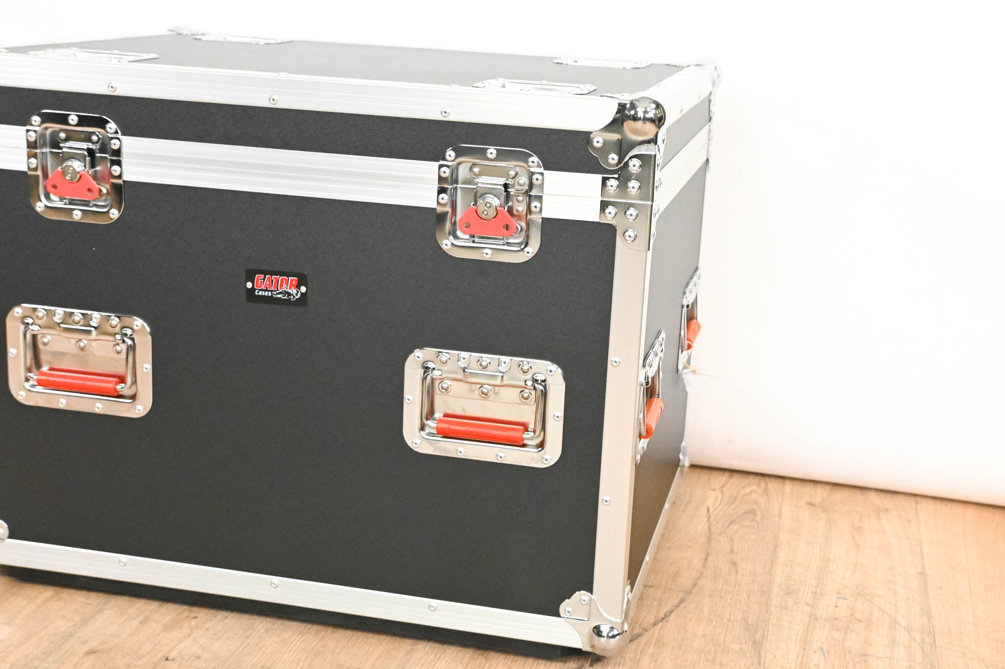 Gator Cases G-TOUR TRK3022HS Truck Pack Trunk w/ Casters 30″ x 22″ x 22″