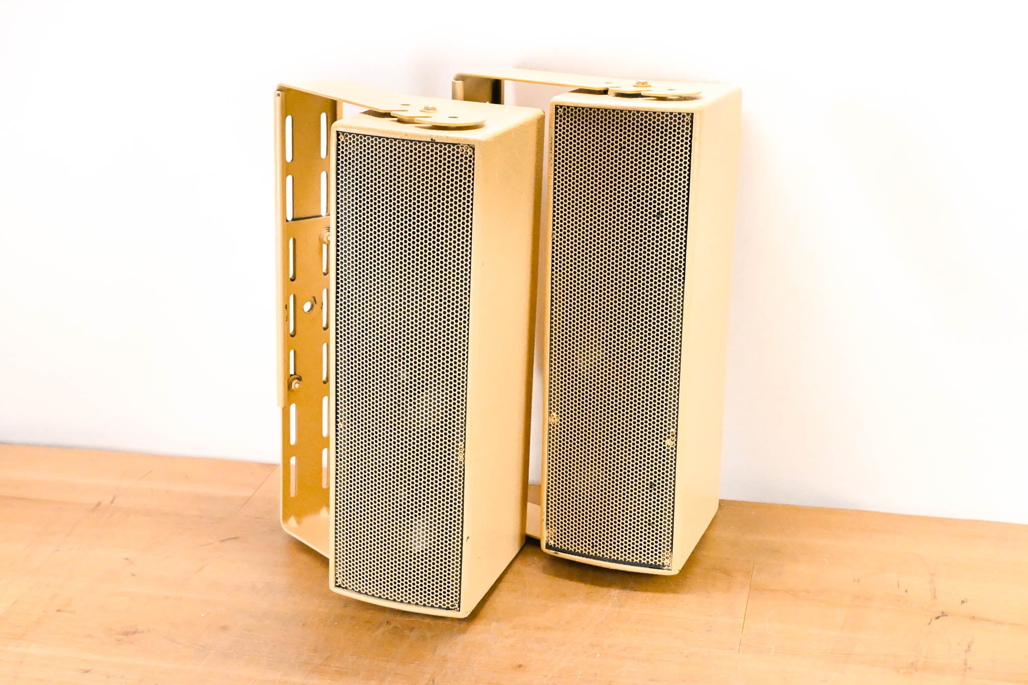 EAW UB52 Two-Way Full-Range Loudspeaker (PAIR)