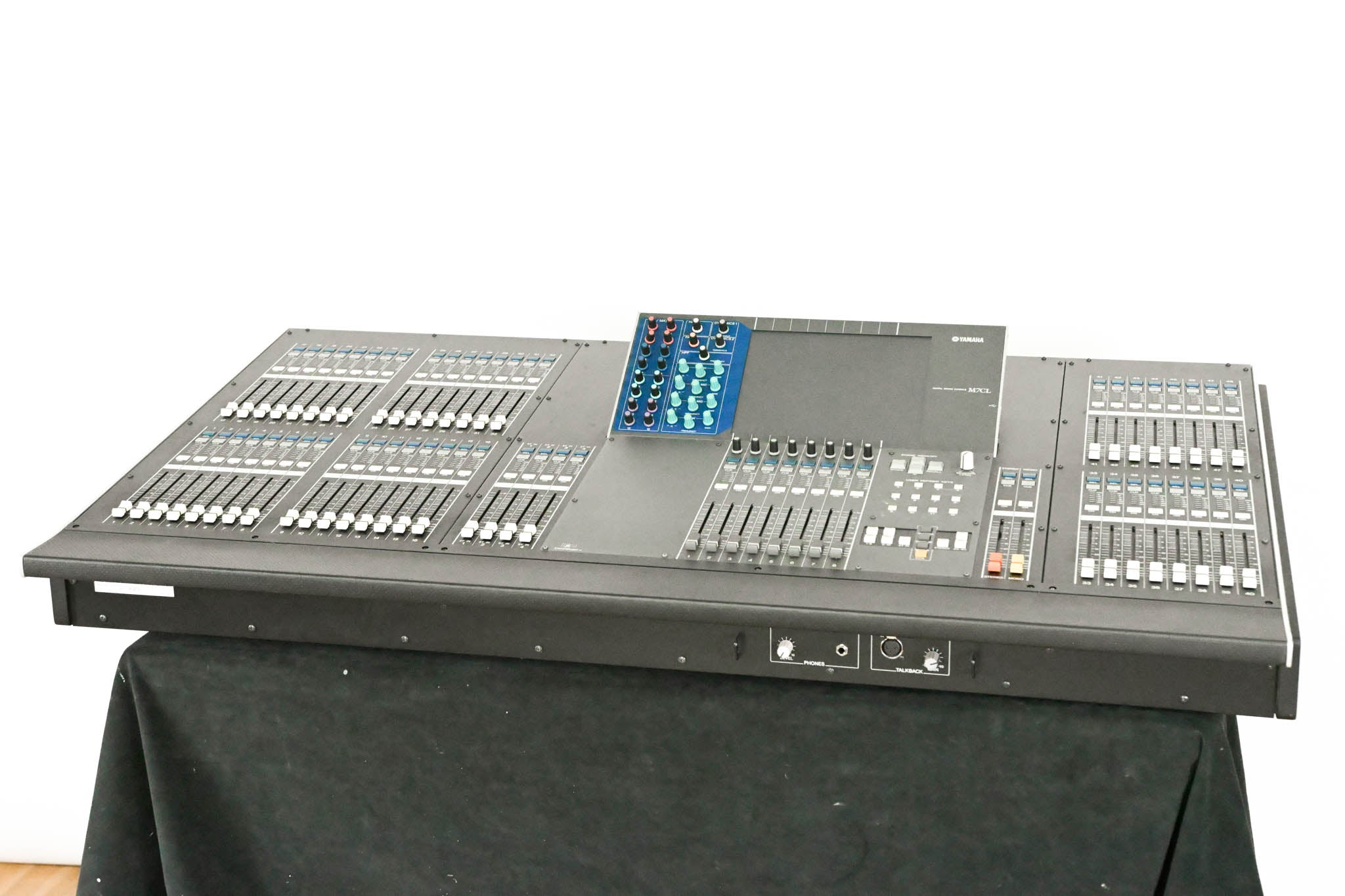 Yamaha M7CL-48ES 48-Channel EtherSound Digital Audio Mixer