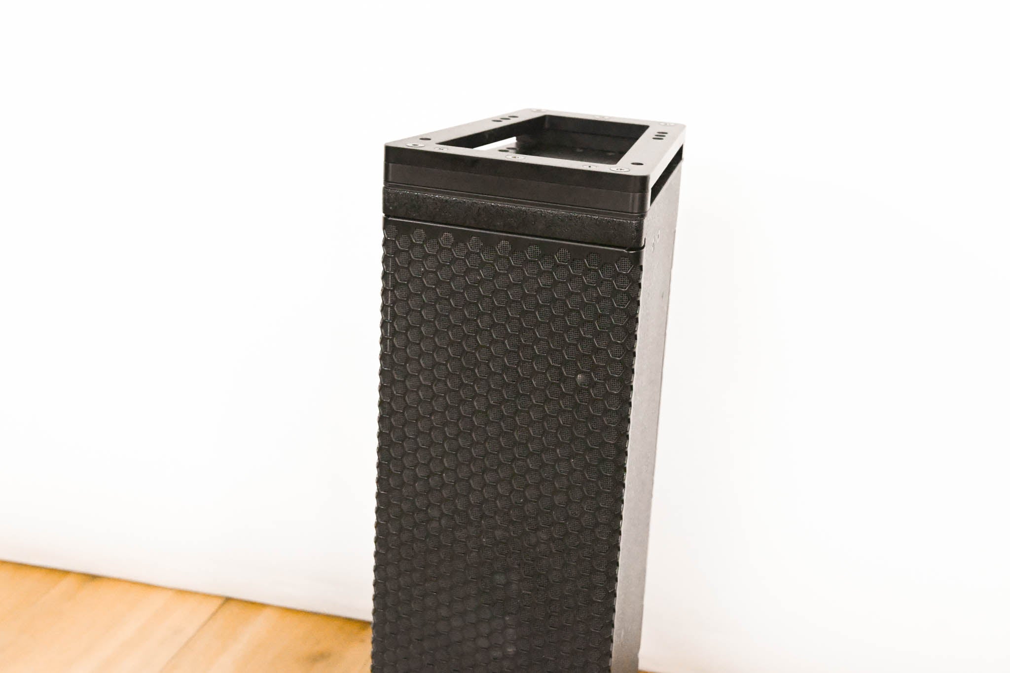Meyer Sound M1D Ultra-Compact Curvilinear Array Loudspeaker