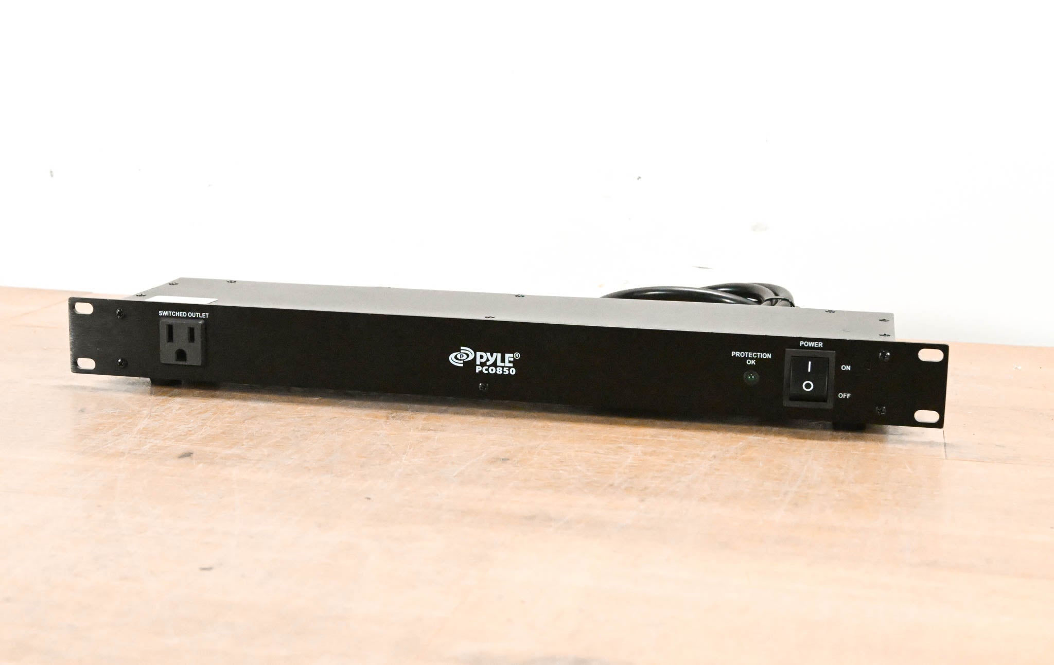 Pyle PCO850 19" Rackmountable Power Strip Surge Protector