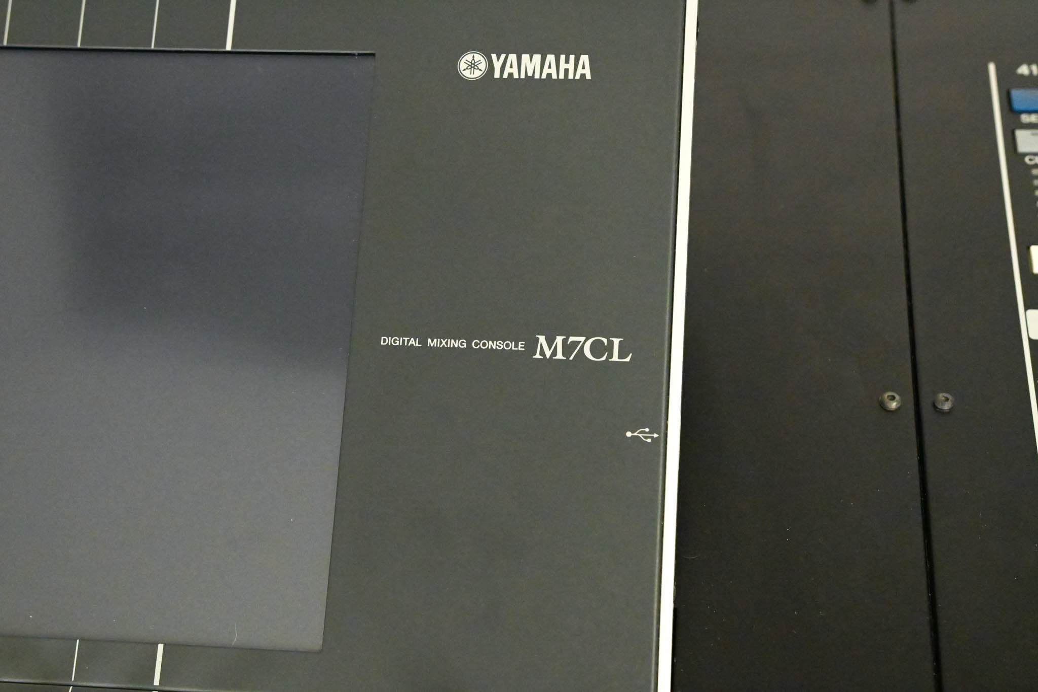 Yamaha M7CL-48ES 48-Channel EtherSound Digital Audio Mixer