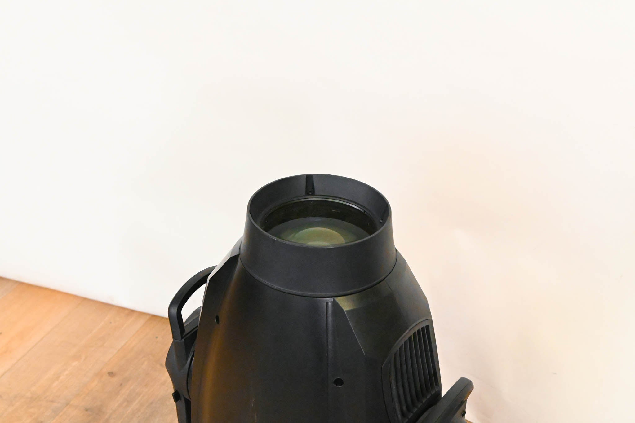 Martin MAC Viper Profile High Output Discharge-Based Moving Light