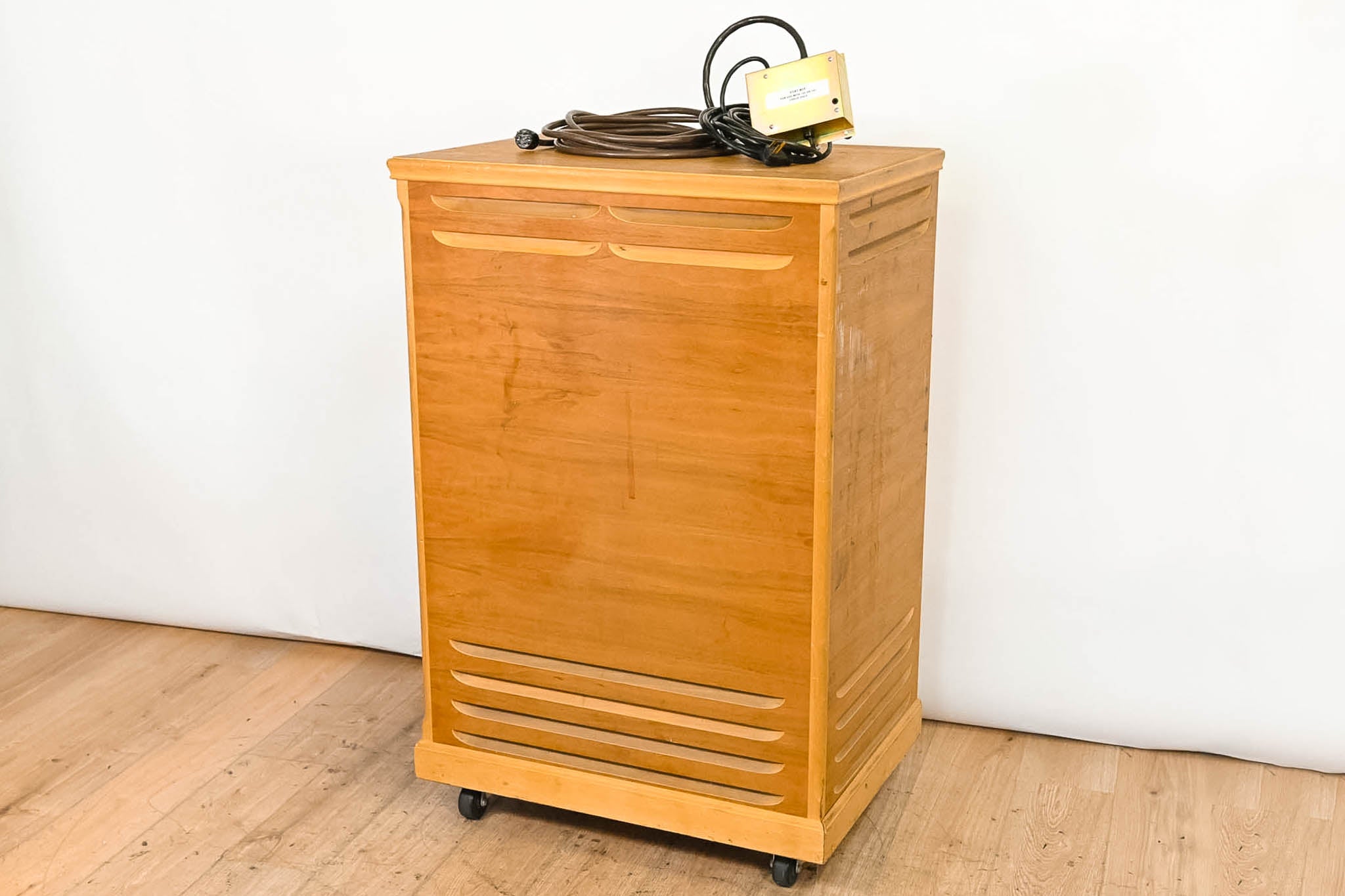 Leslie Model 147 Dual-Speed Rotating Speaker Cab with 1147 Connector Kit