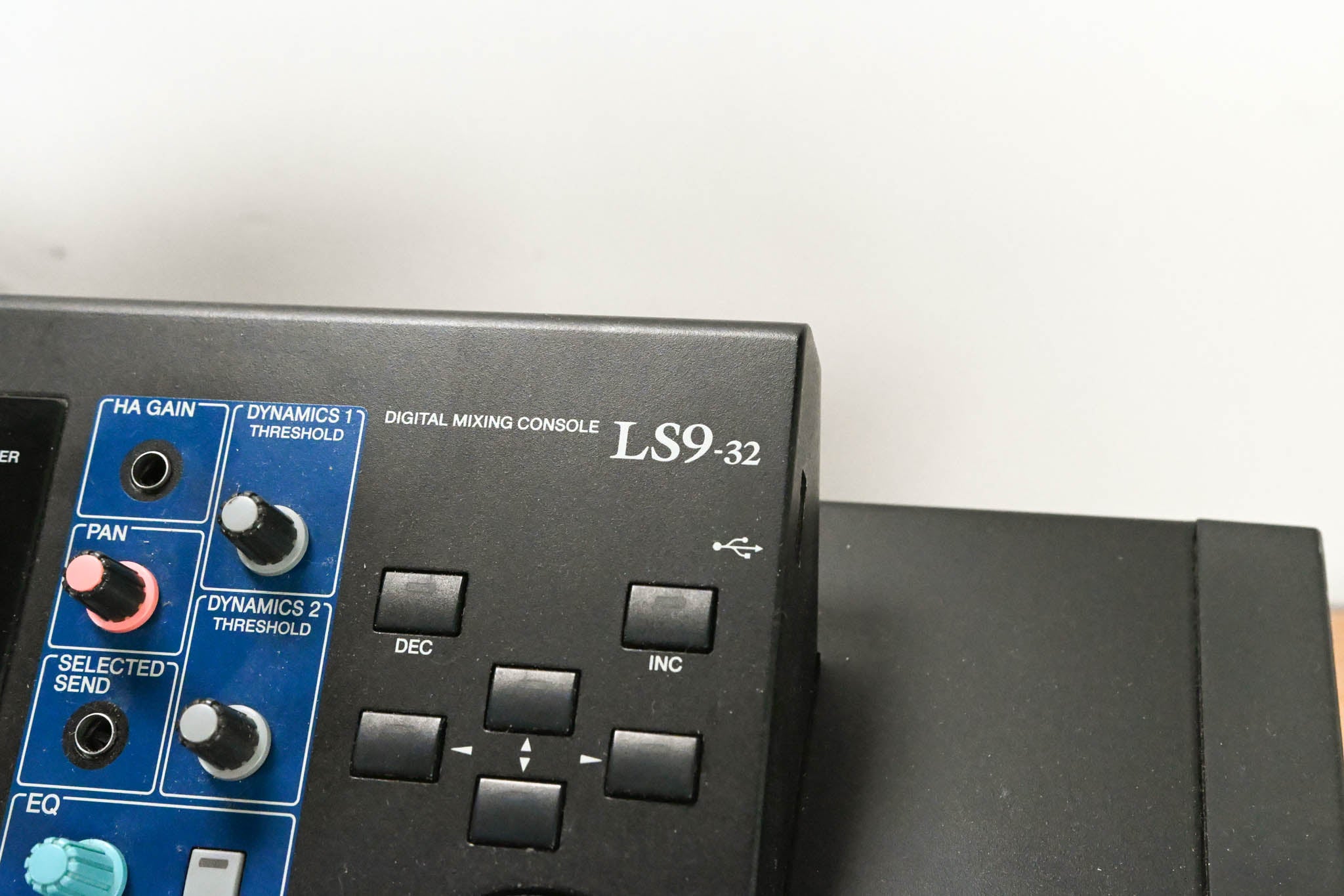 Yamaha LS9-32 32-Input Digital Mixing Console