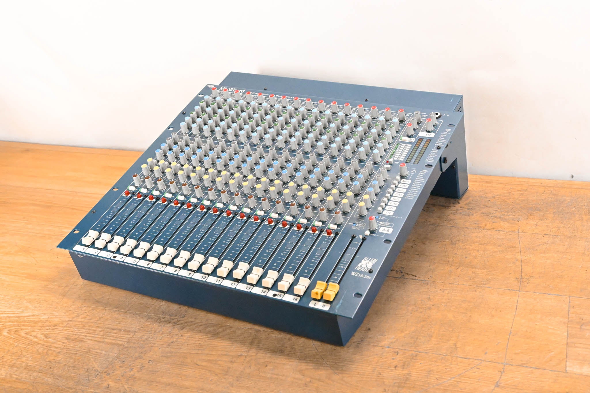 Allen & Heath MixWizard WZ16:2DX 16-Channel Audio Mixer