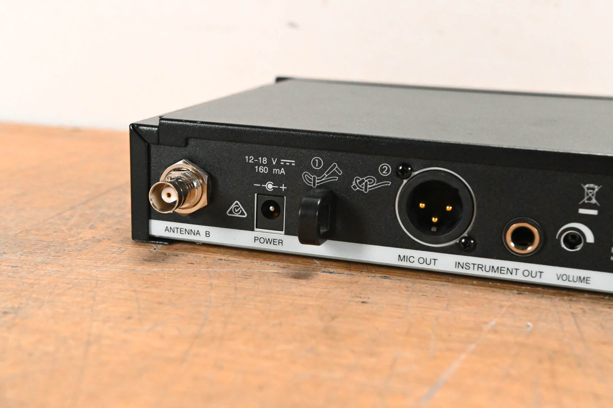 Shure SLX4 Wireless Receiver - G5 Band: 494-518 MHz (NO POWER SUPPLY)