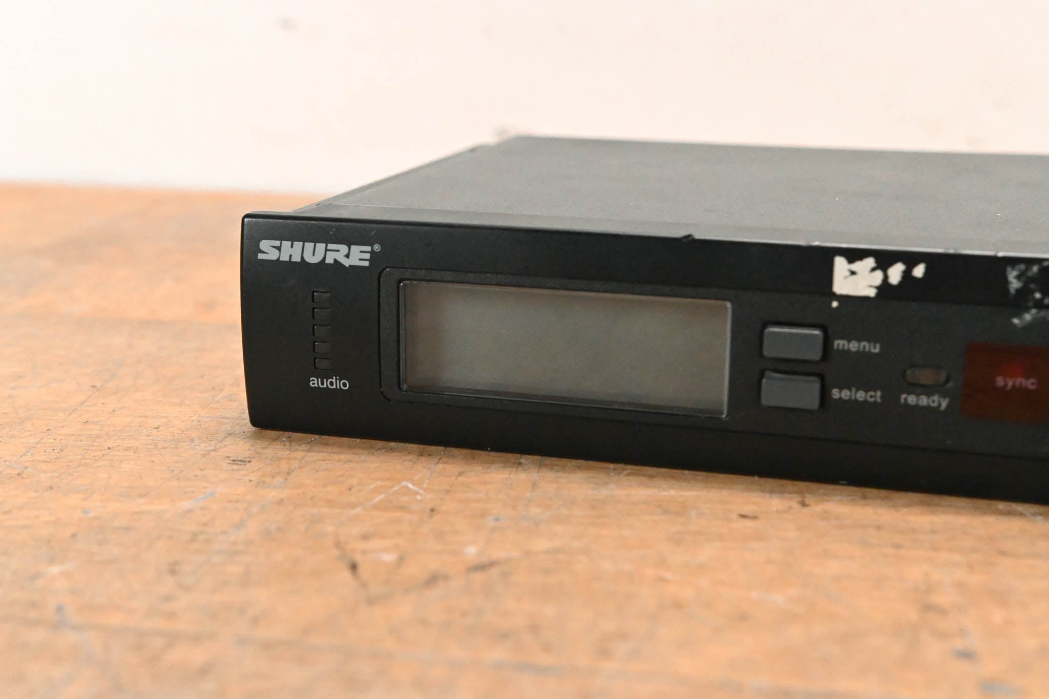 Shure SLX4 Wireless Receiver - L4 Band: 638-662 MHz (NO POWER SUPPLY)