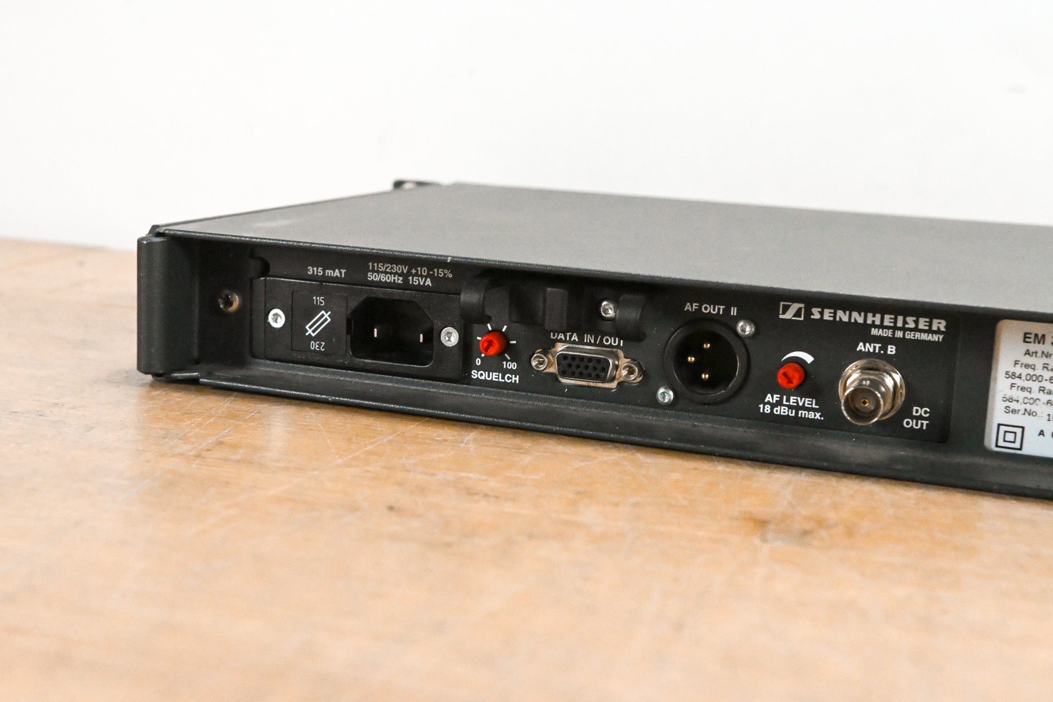Sennheiser EM 3032-U Mikroport Receiver w/ SK250 Bodypacks 584-608 MHz