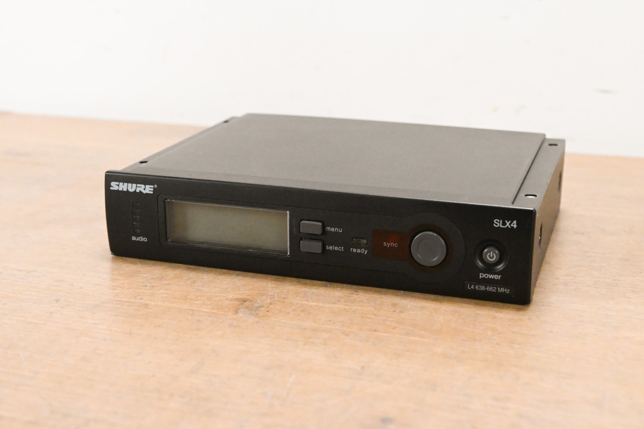 Shure SLX4 Wireless Receiver - L4 Band: 638-662 MHz (NO POWER SUPPLY)