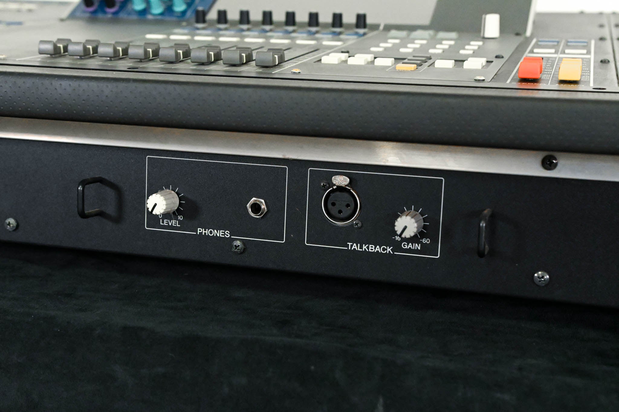 Yamaha M7CL-48 48-Channel Digital Audio Mixing Console
