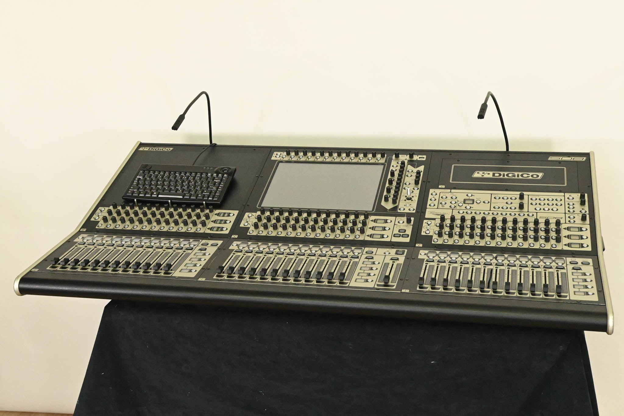 DiGiCo SD8 120-Channel Digital Mixing Console